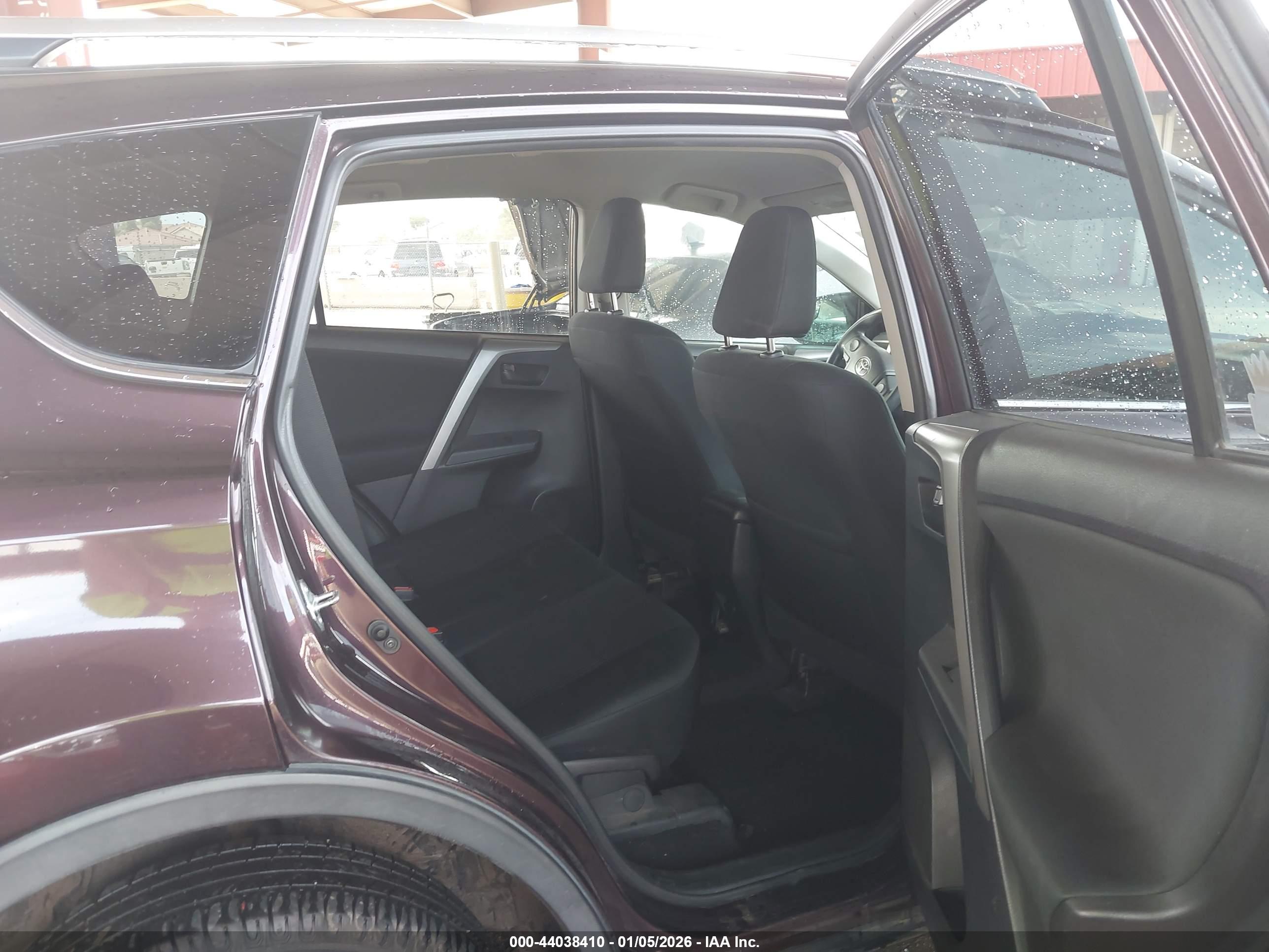 TOYOTA RAV4 image 8