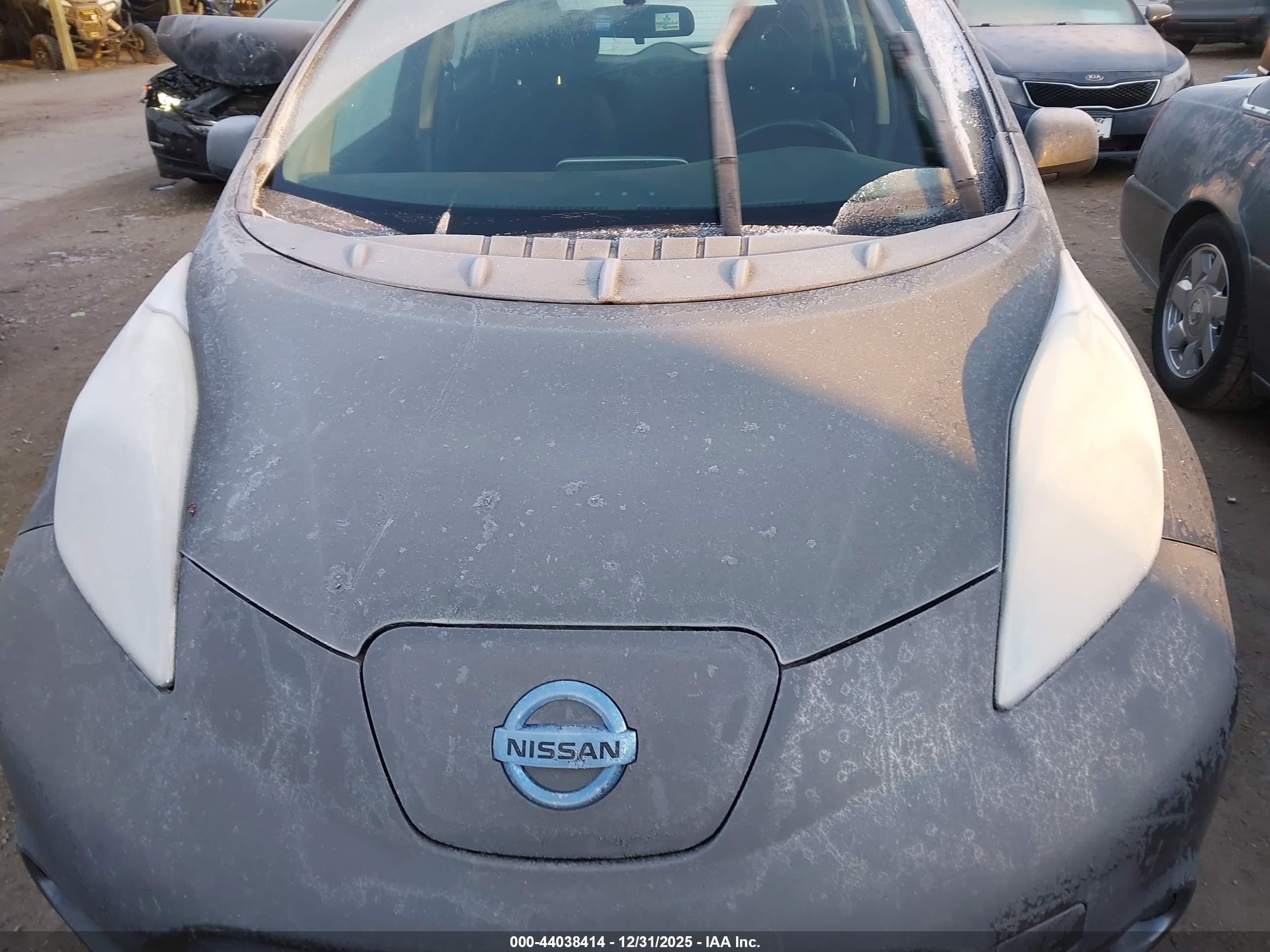 NISSAN LEAF image 10