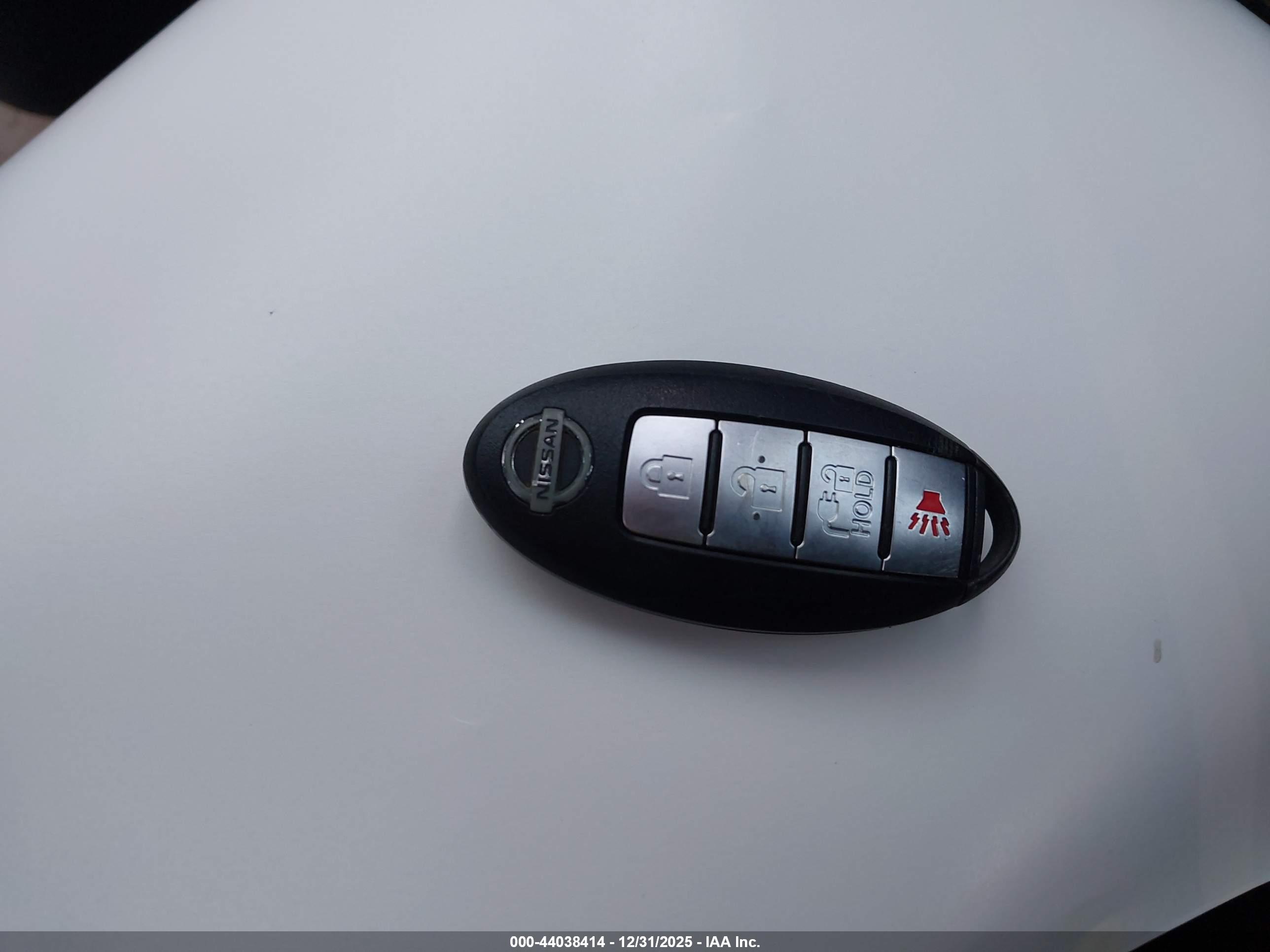 NISSAN LEAF image 11