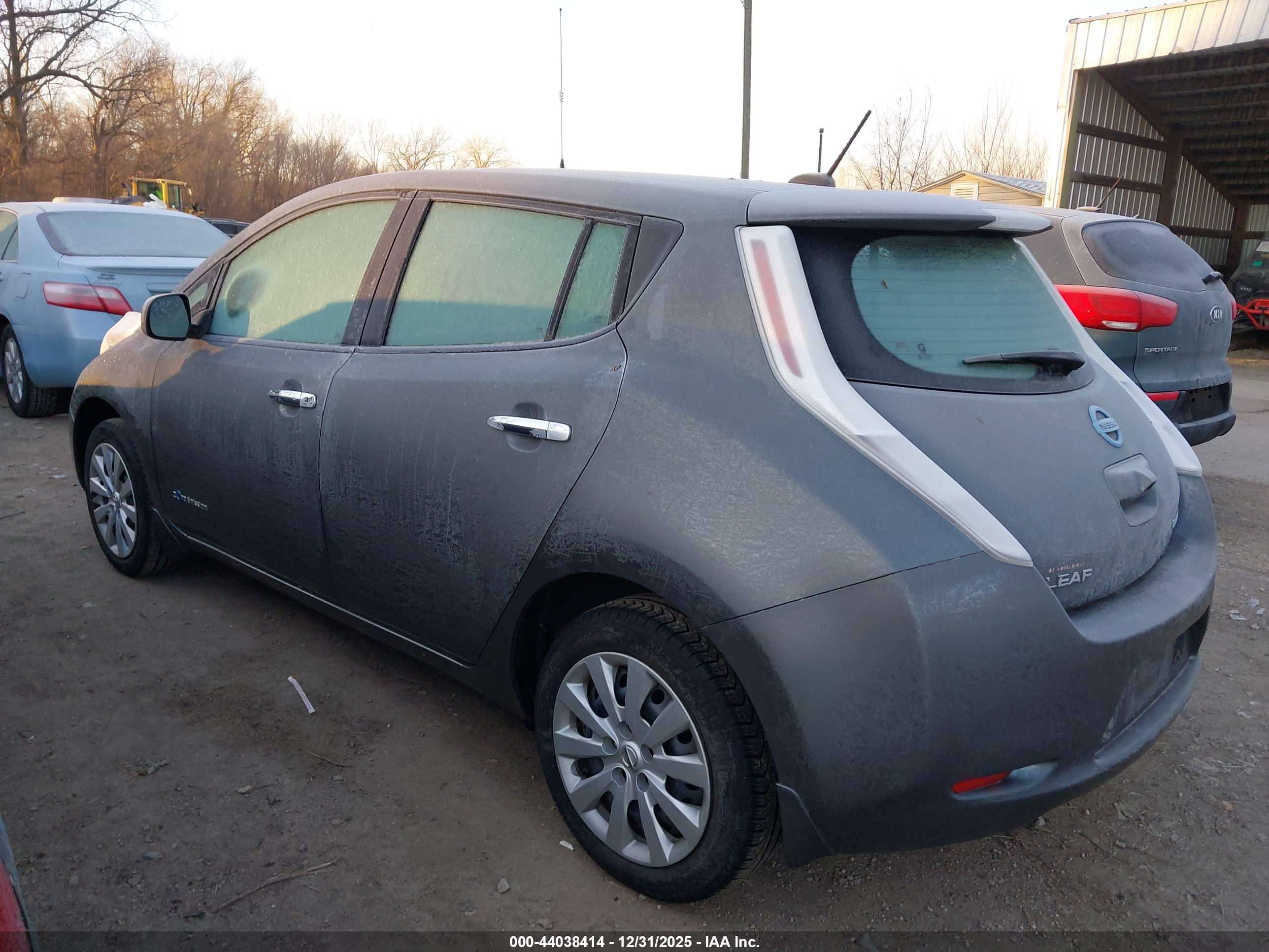 NISSAN LEAF image 3