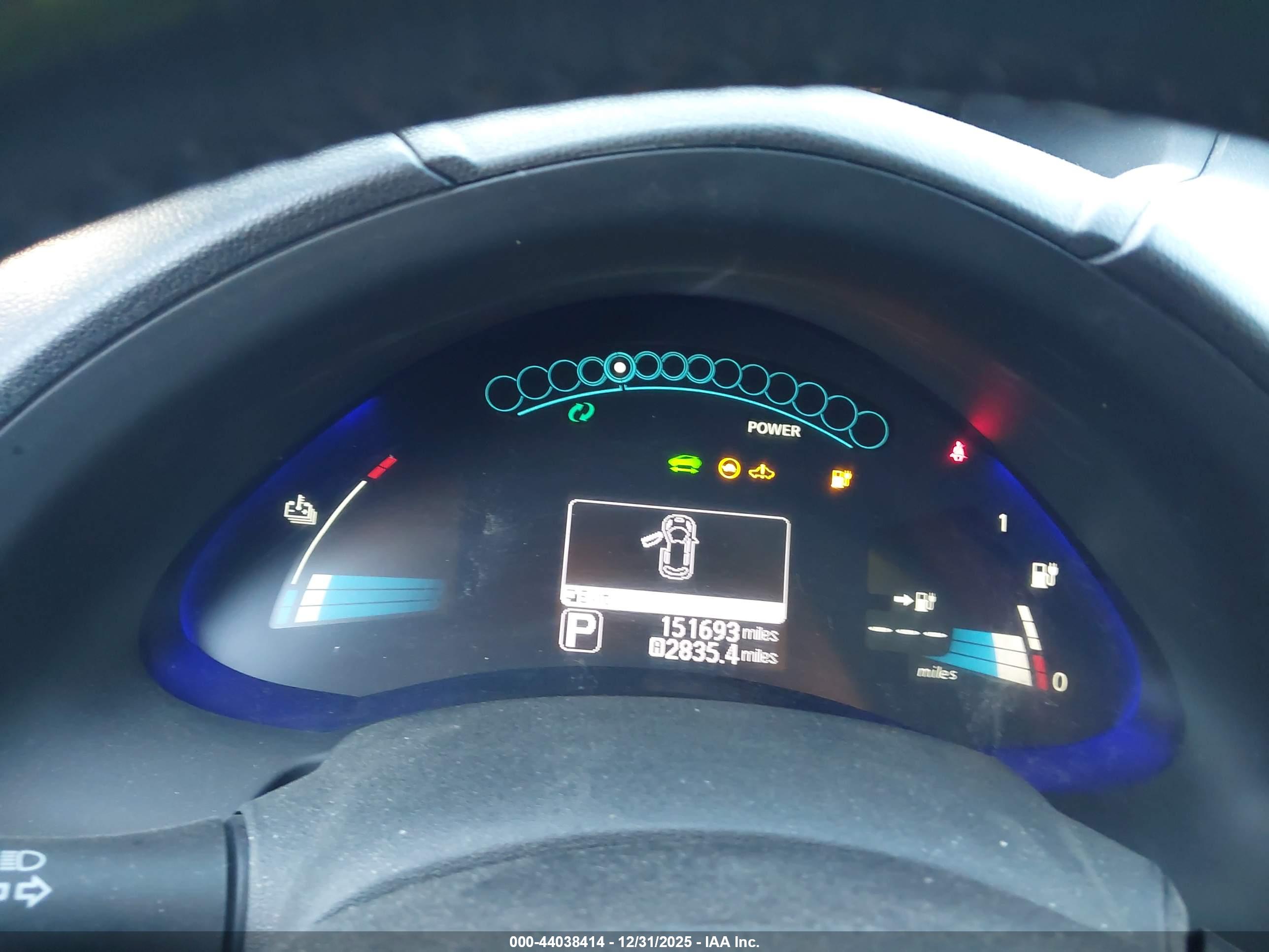 NISSAN LEAF image 7