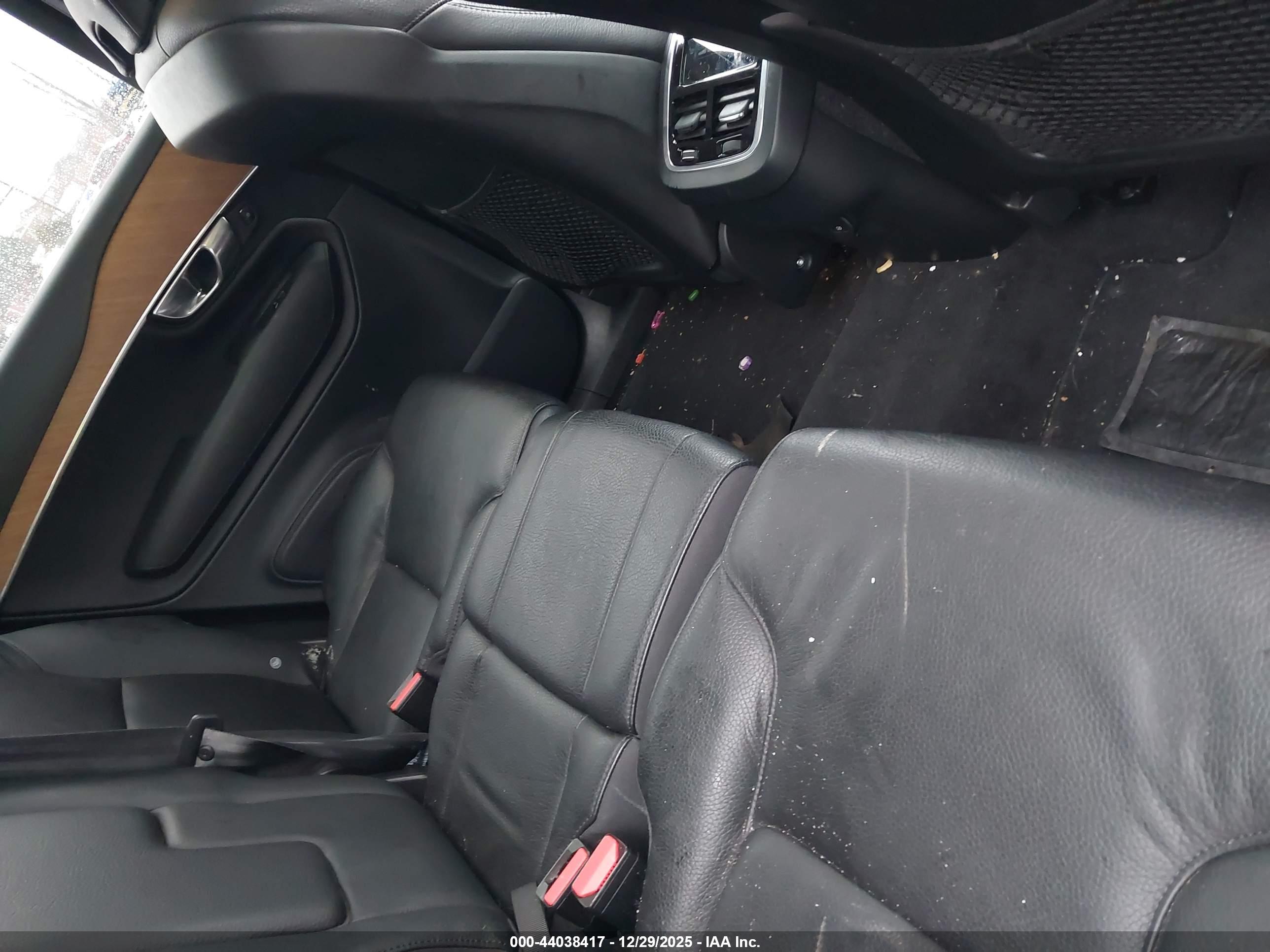 VOLVO XC90 image 8