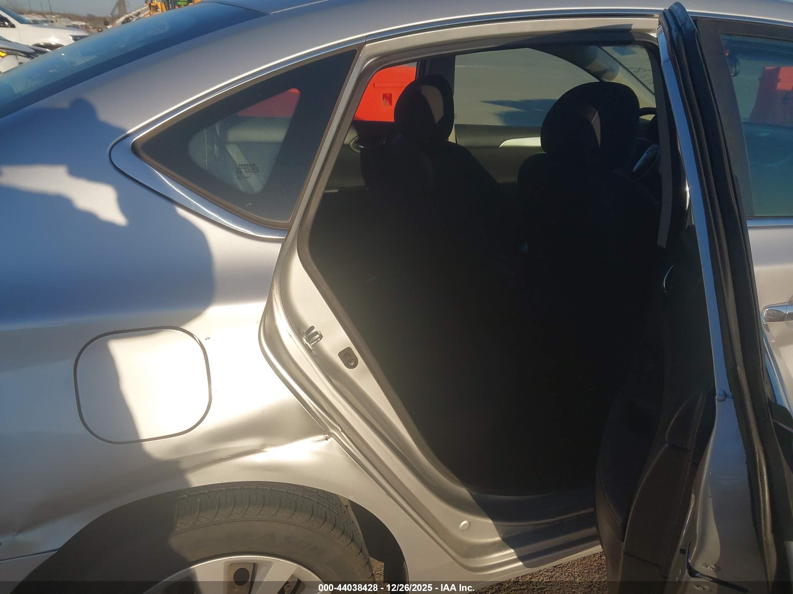 NISSAN SENTRA image 8
