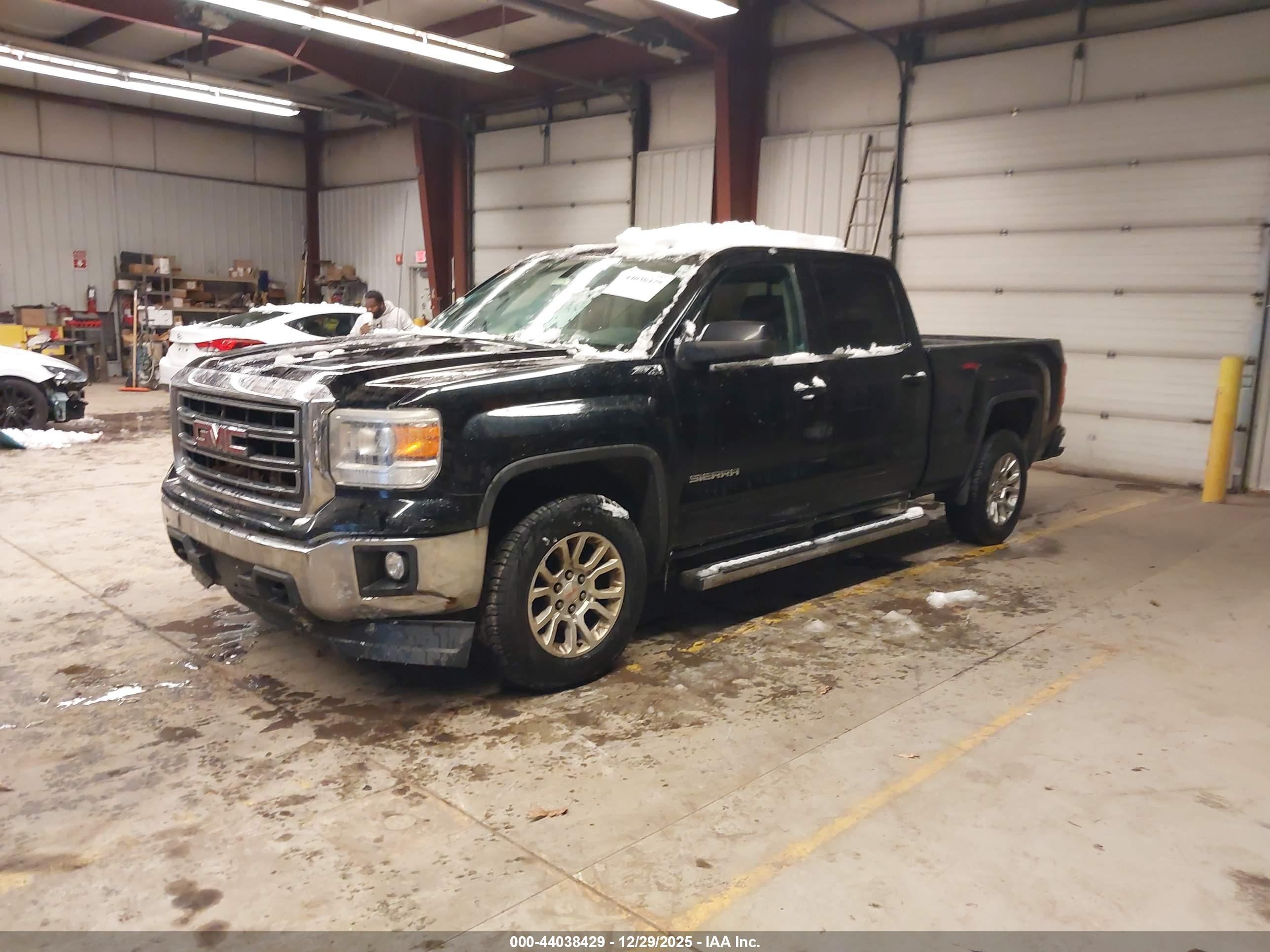 GMC SIERRA image 2
