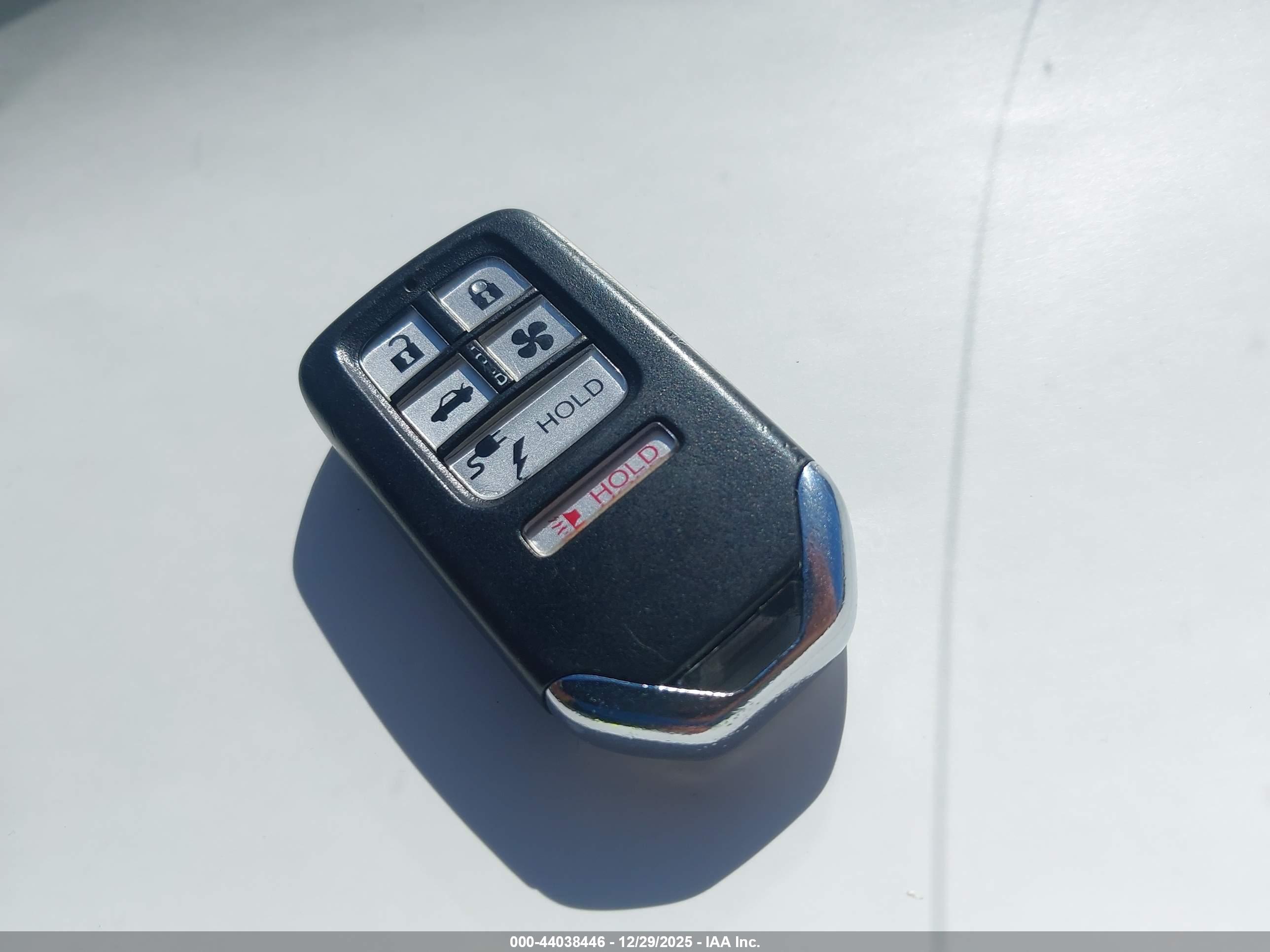 HONDA CLARITY image 11