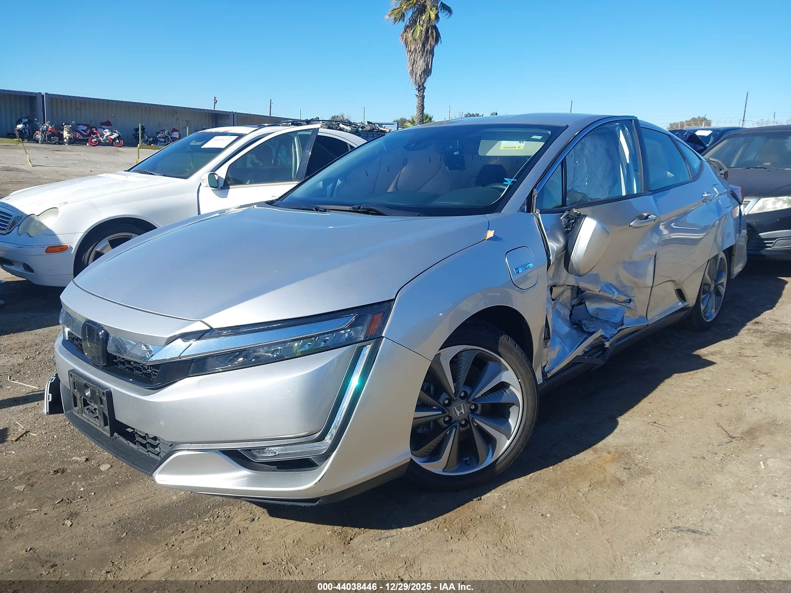 HONDA CLARITY image 2