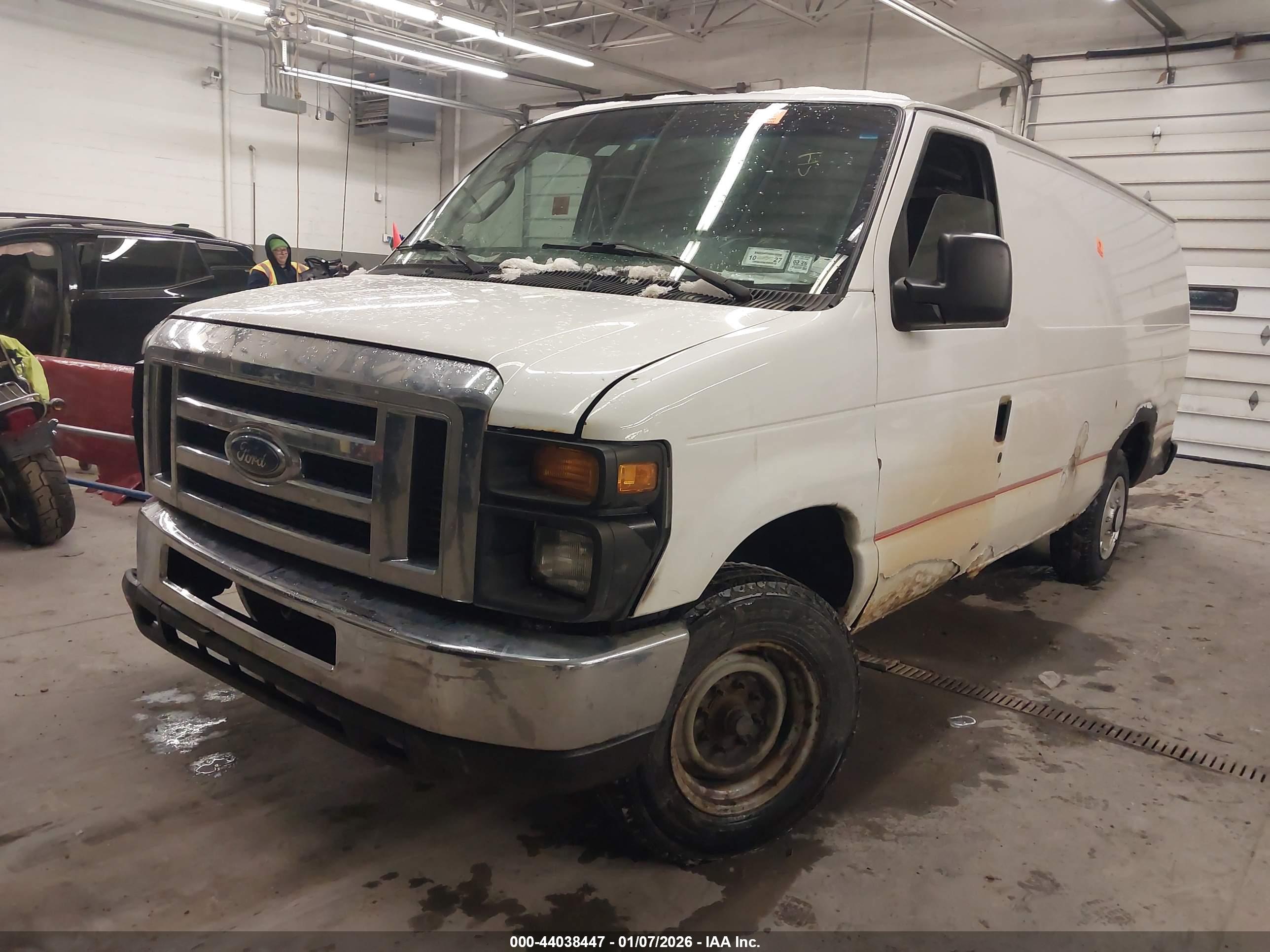 FORD E-250 image 2