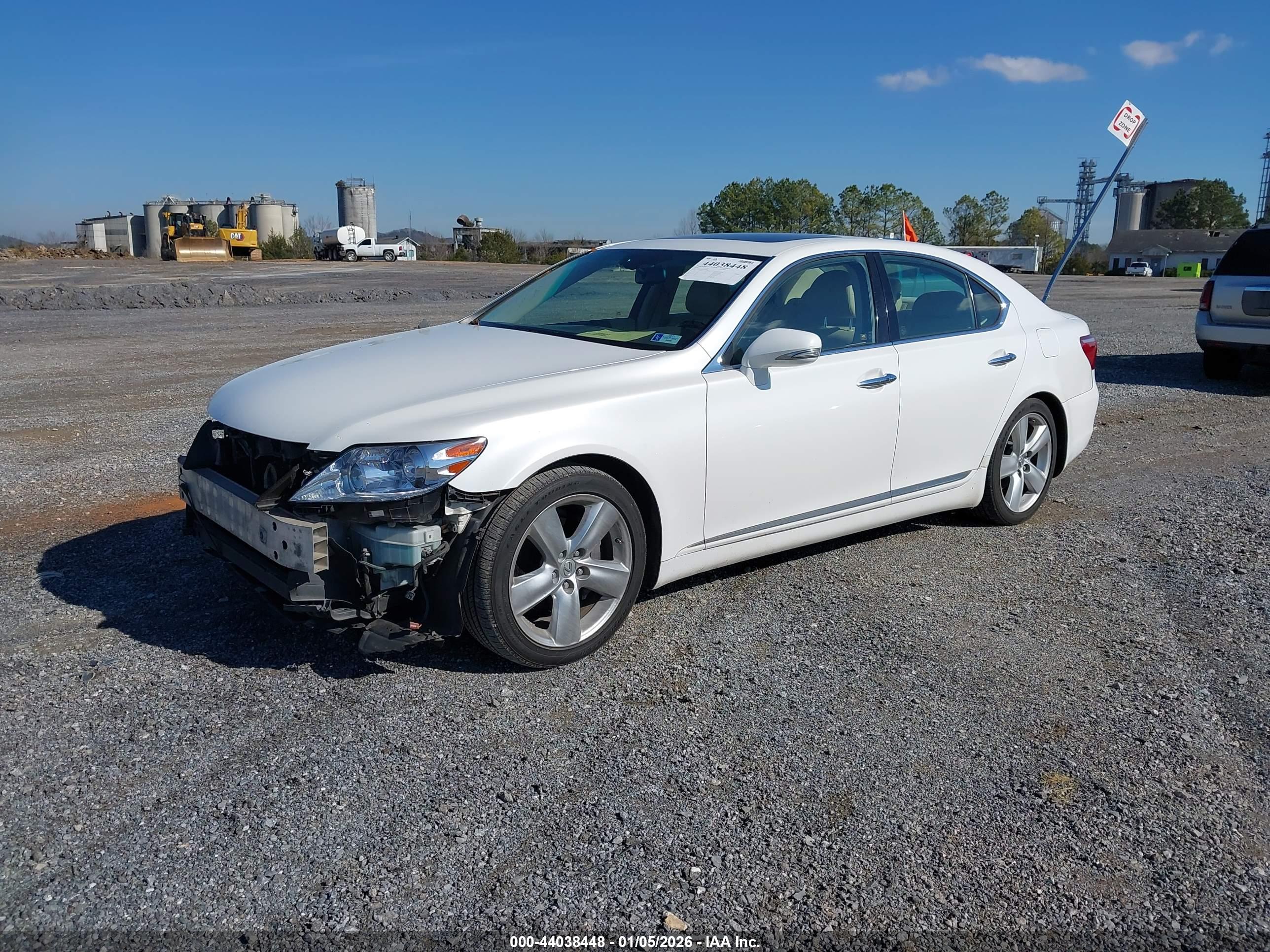 LEXUS LS image 2