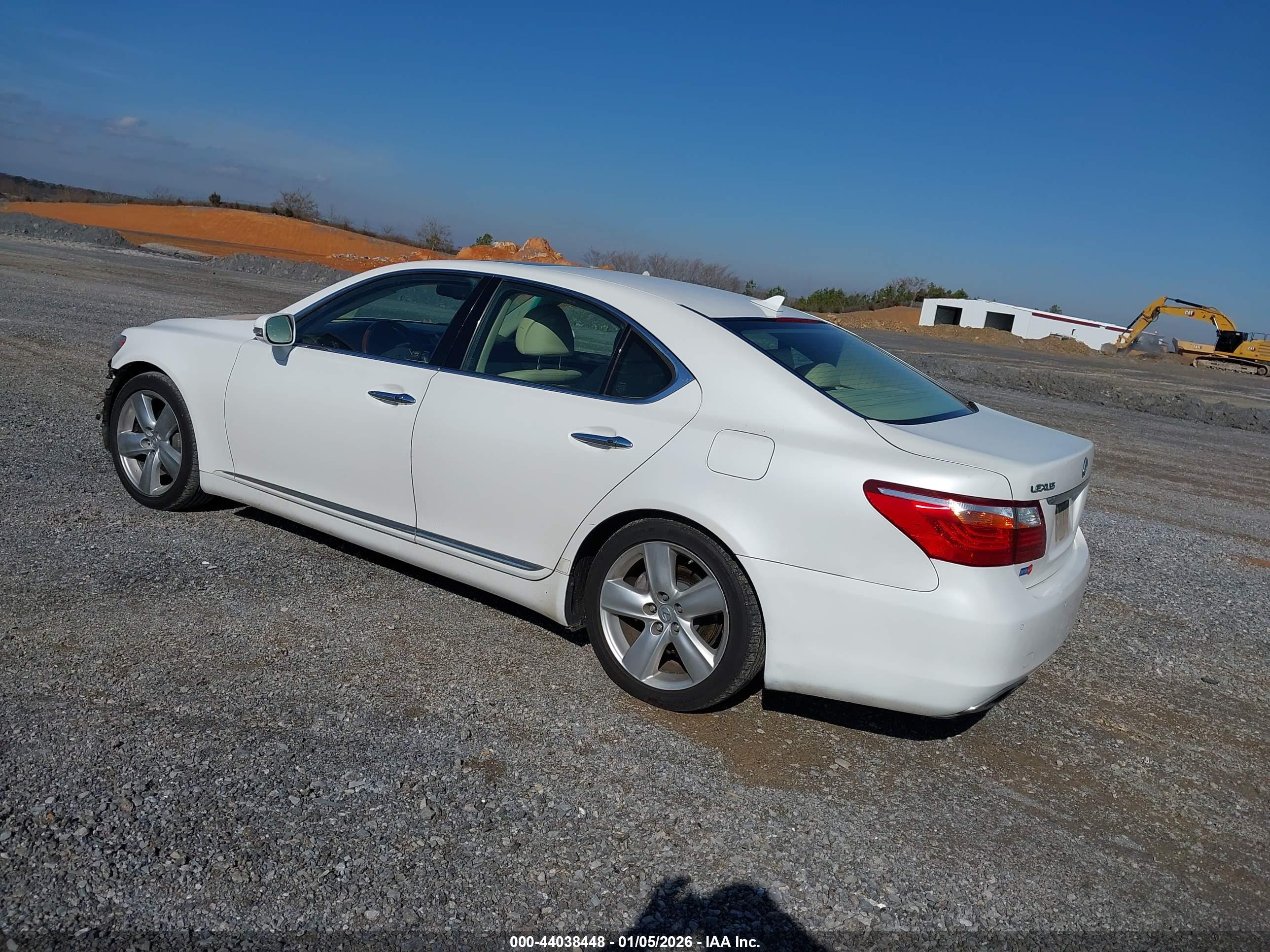 LEXUS LS image 3