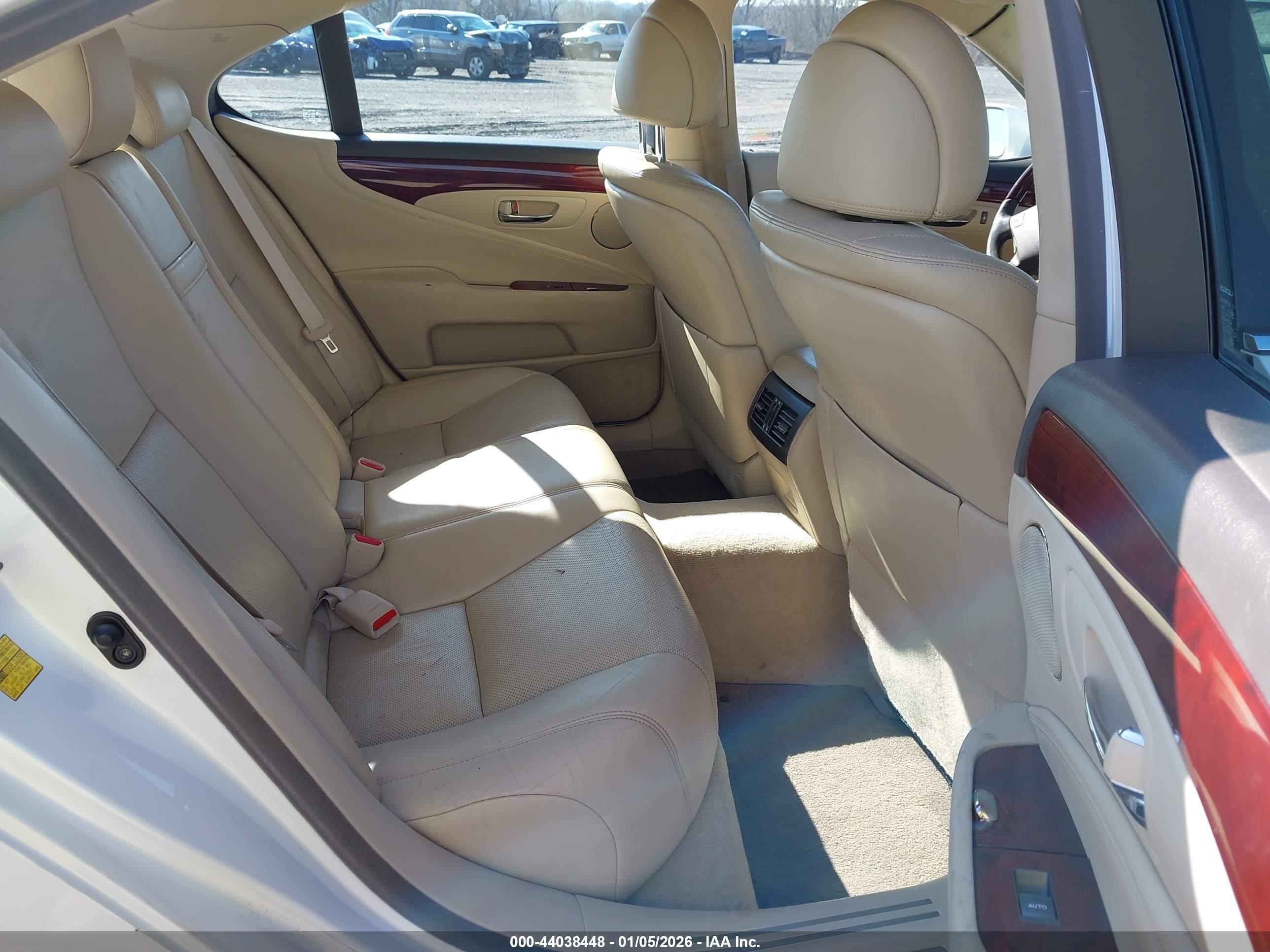 LEXUS LS image 8