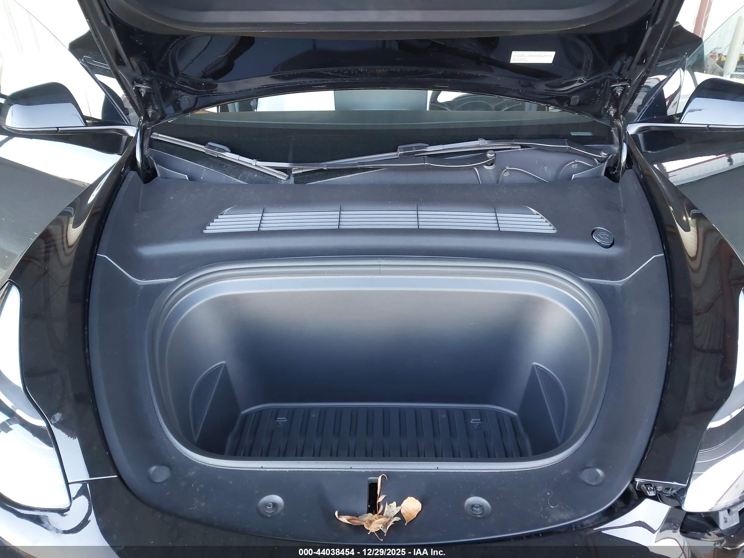 TESLA MODEL image 10