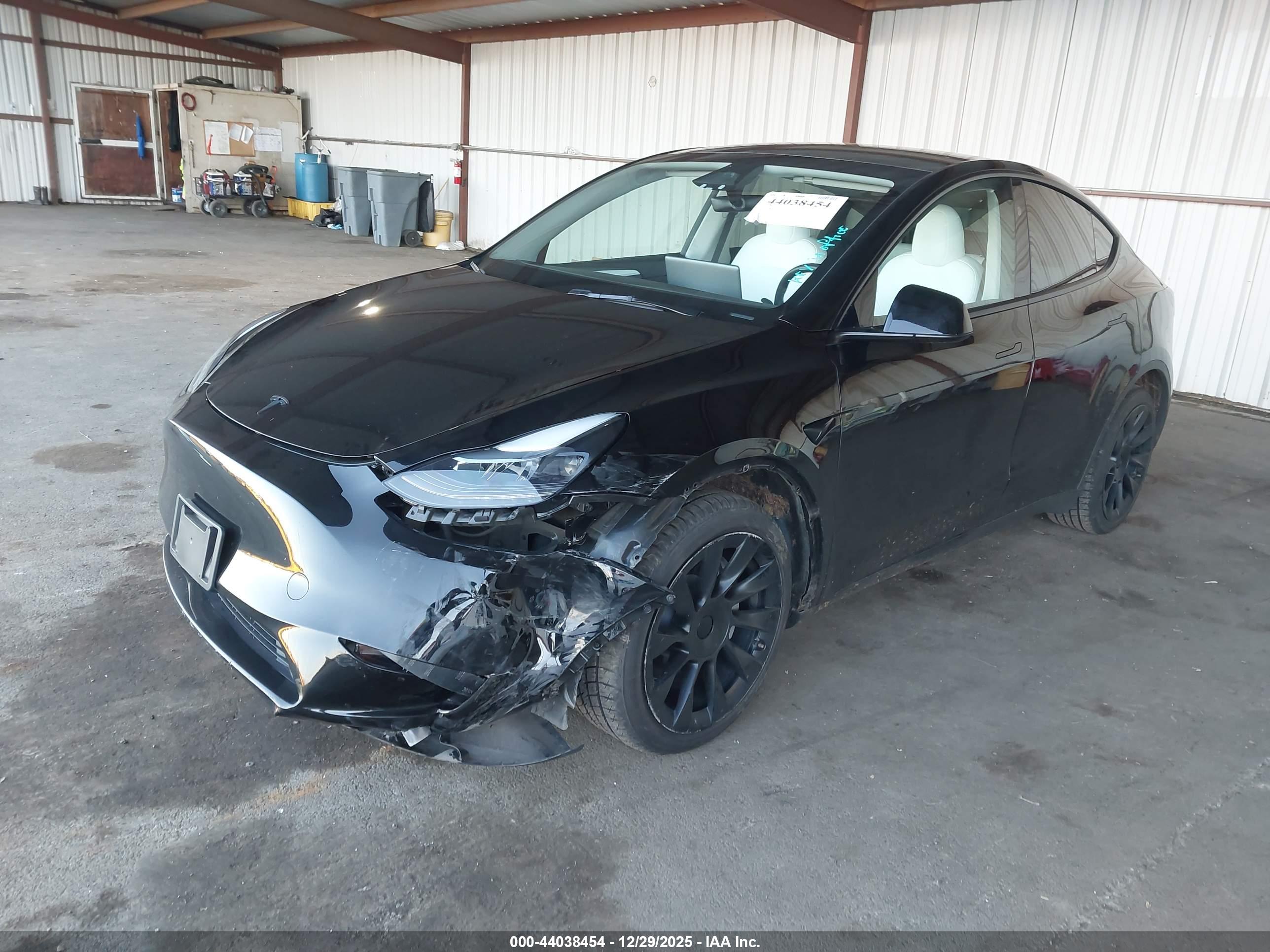 TESLA MODEL image 2