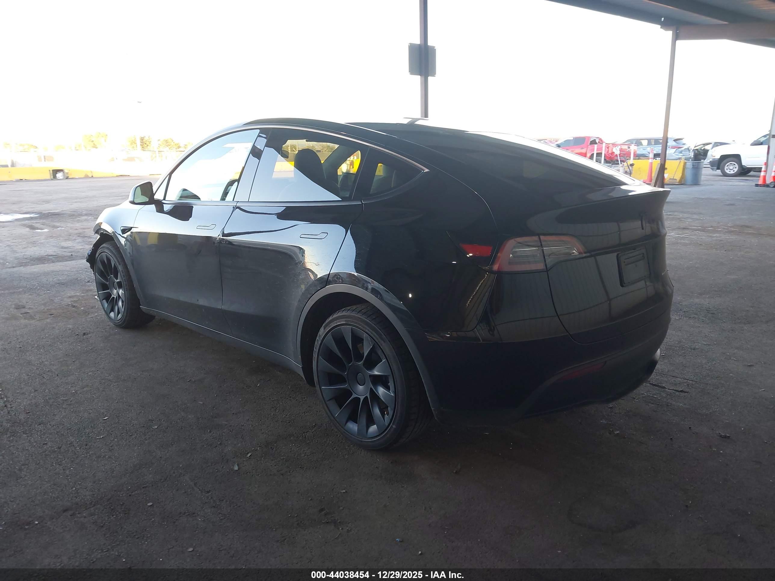 TESLA MODEL image 3