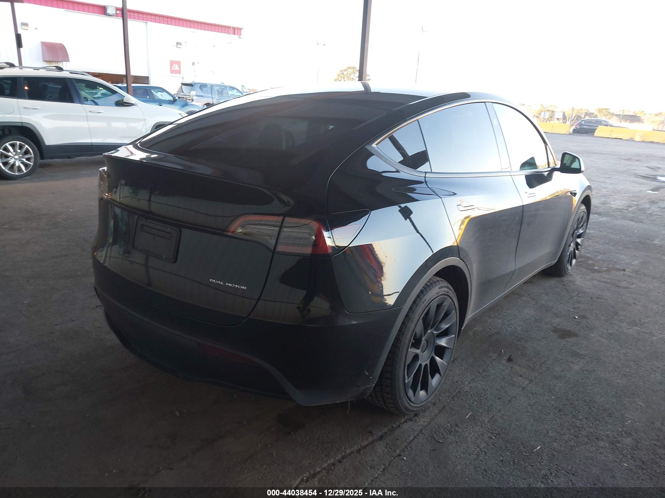TESLA MODEL image 4