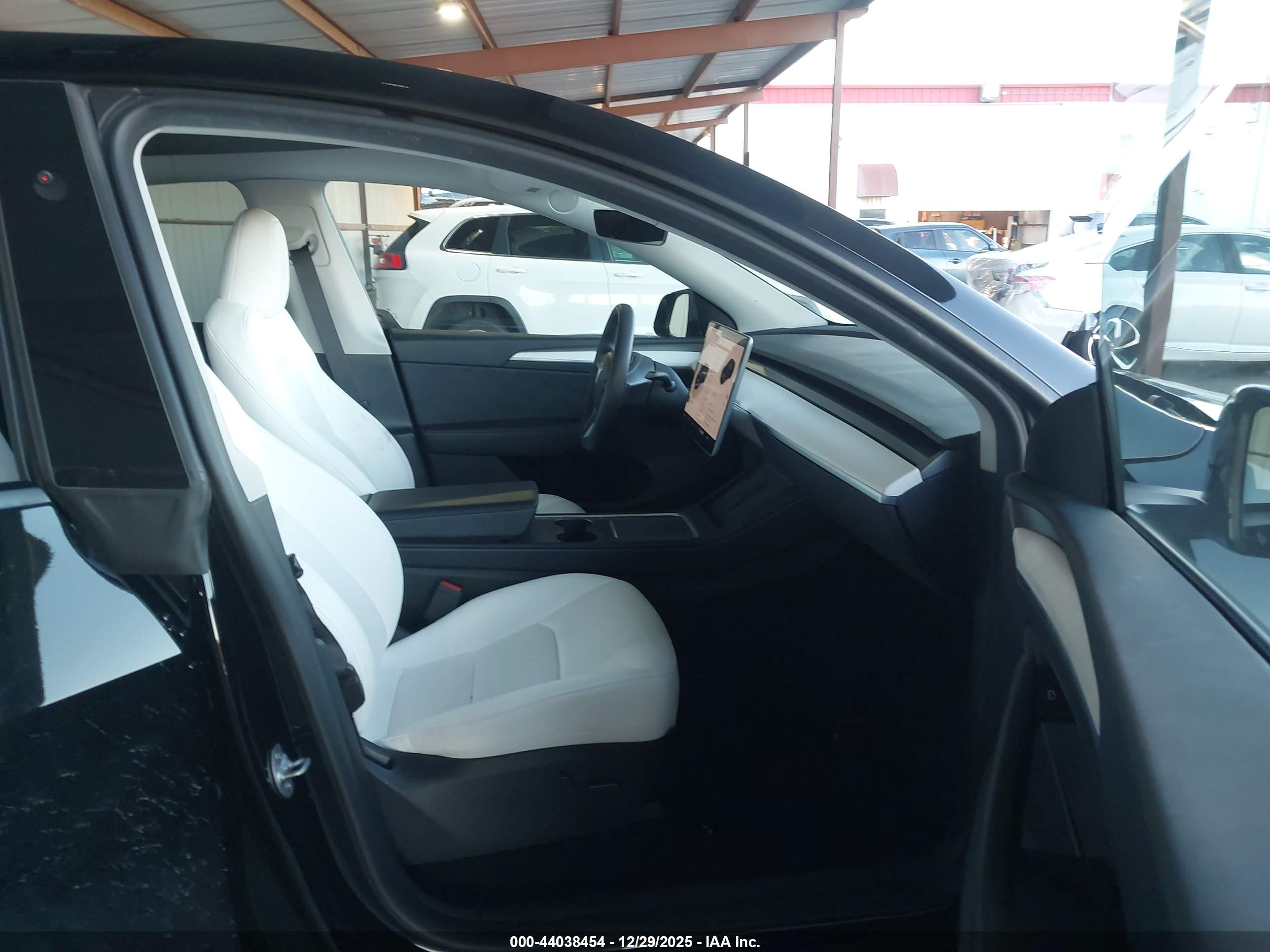 TESLA MODEL image 5