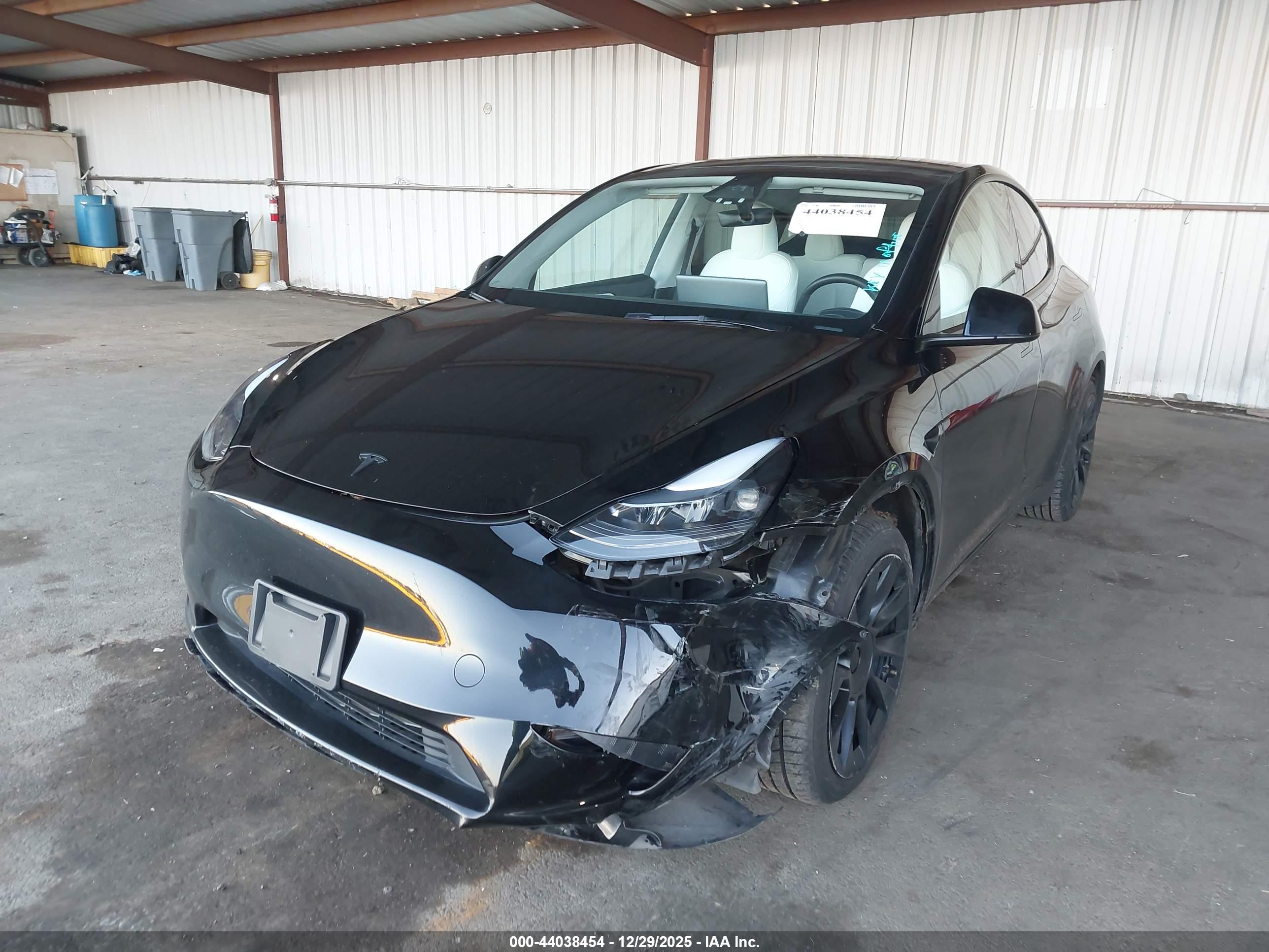 TESLA MODEL image 6