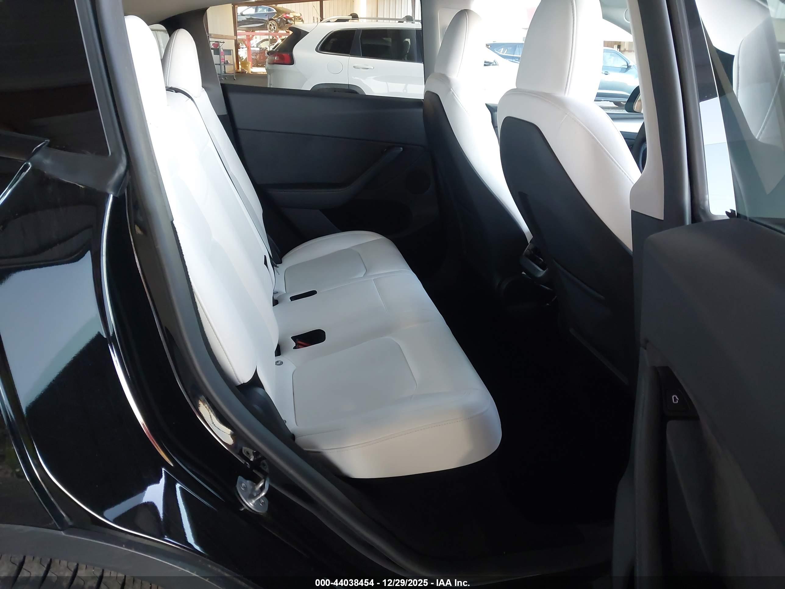 TESLA MODEL image 8