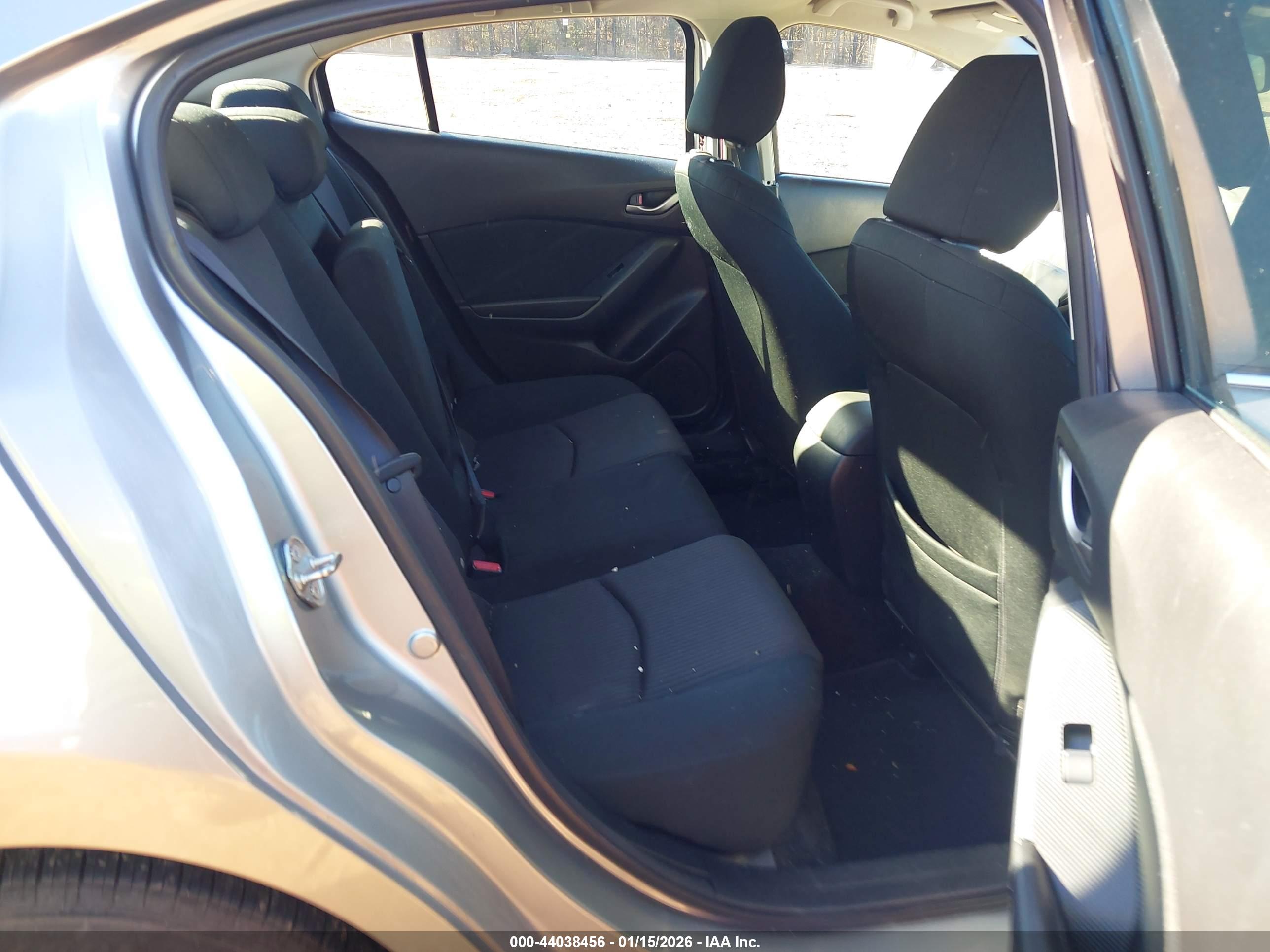 MAZDA MAZDA3 image 8