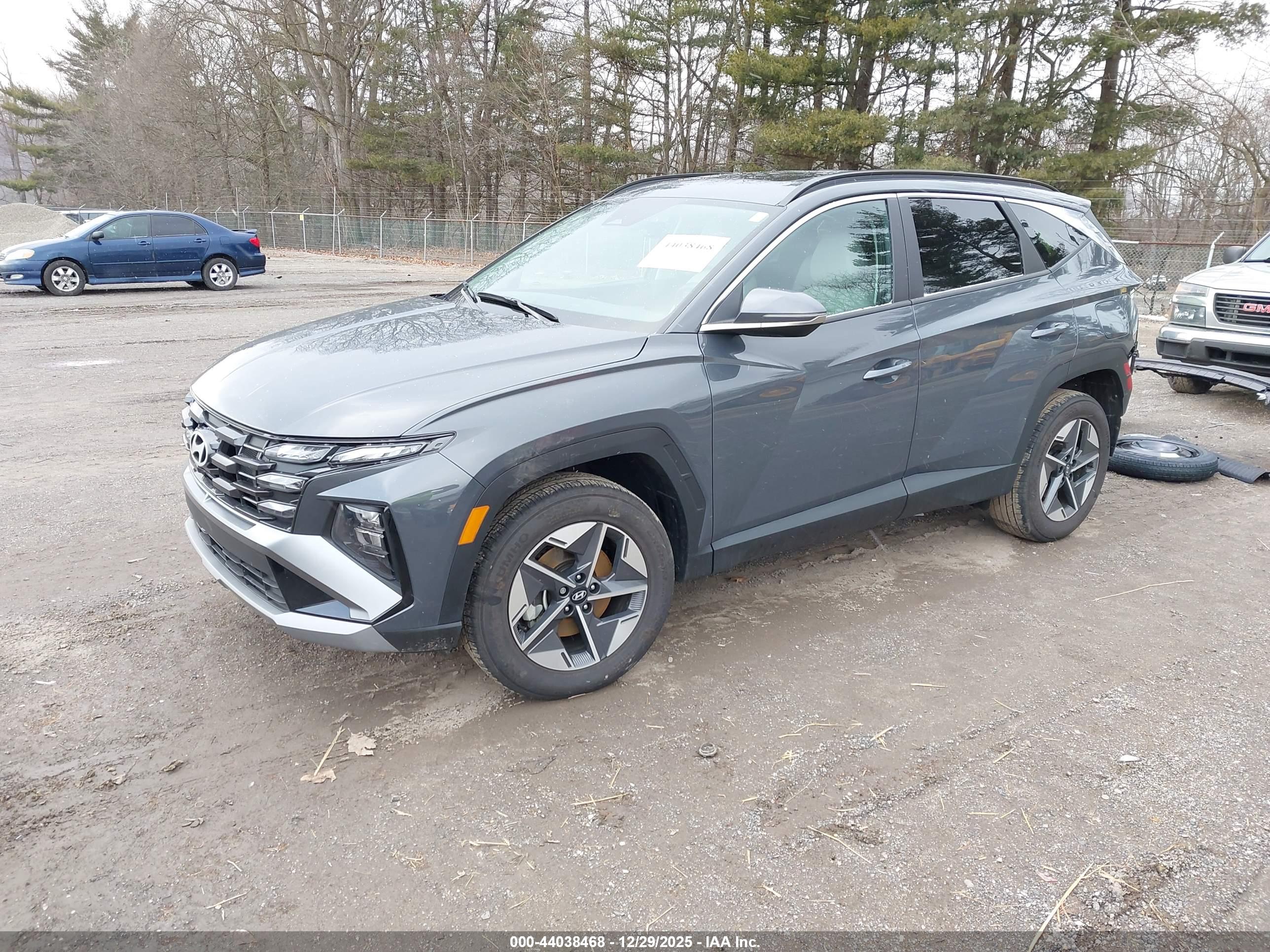 HYUNDAI TUCSON image 2