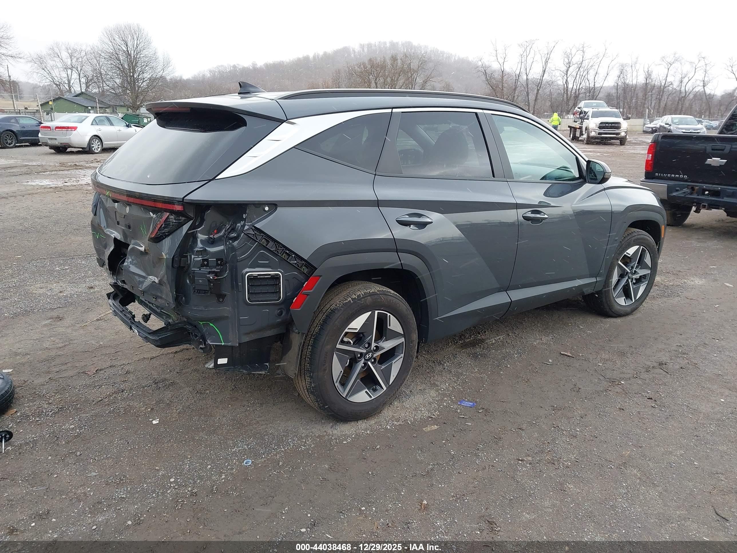 HYUNDAI TUCSON image 4