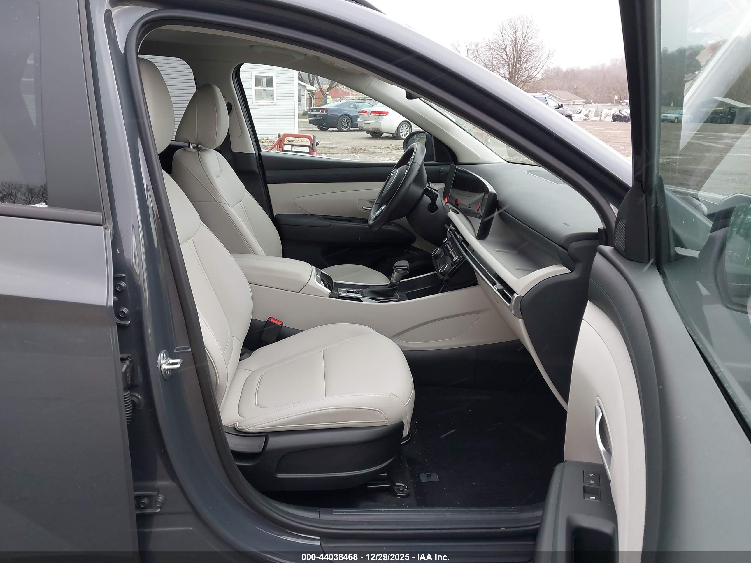 HYUNDAI TUCSON image 5