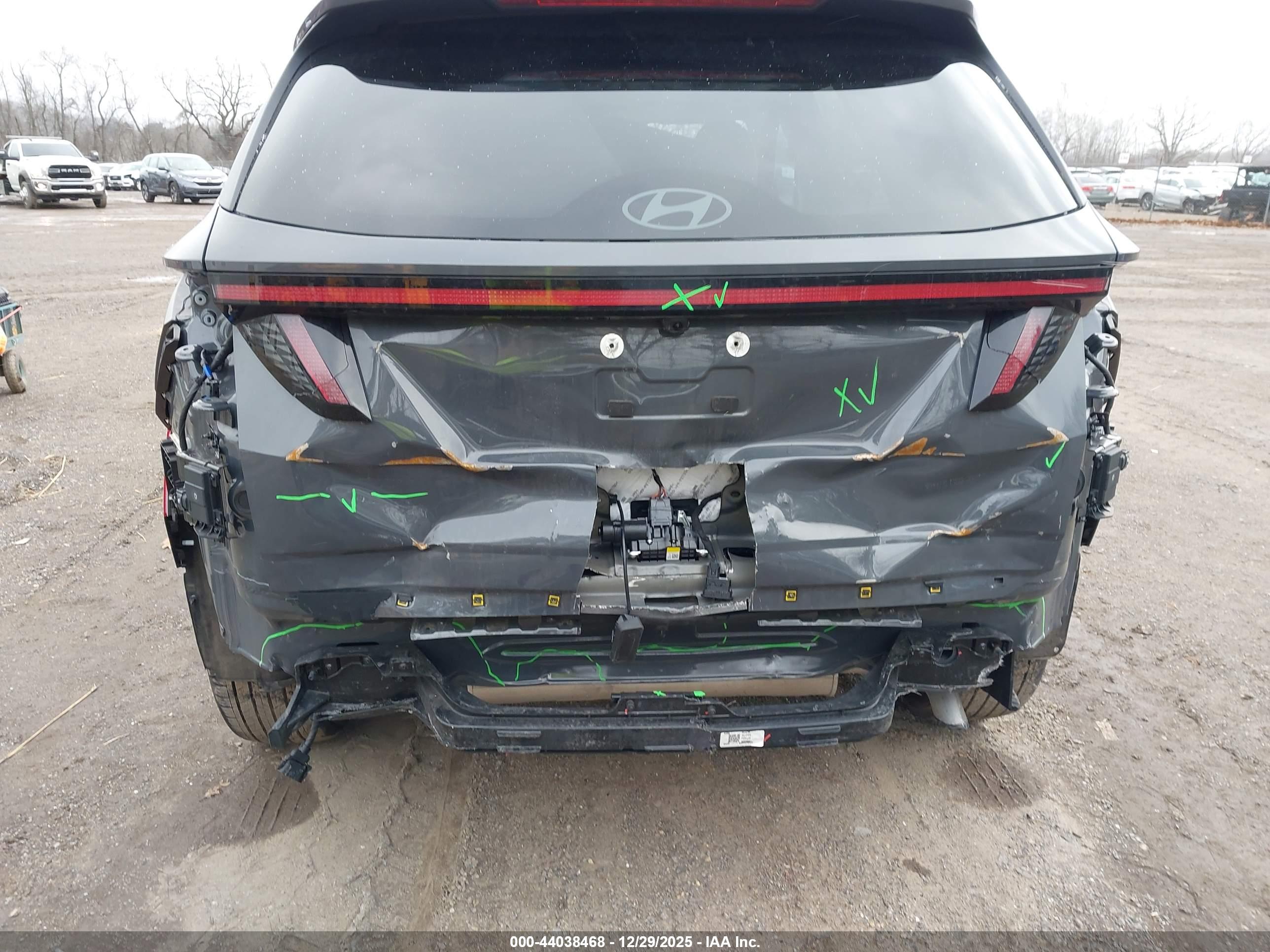 HYUNDAI TUCSON image 6