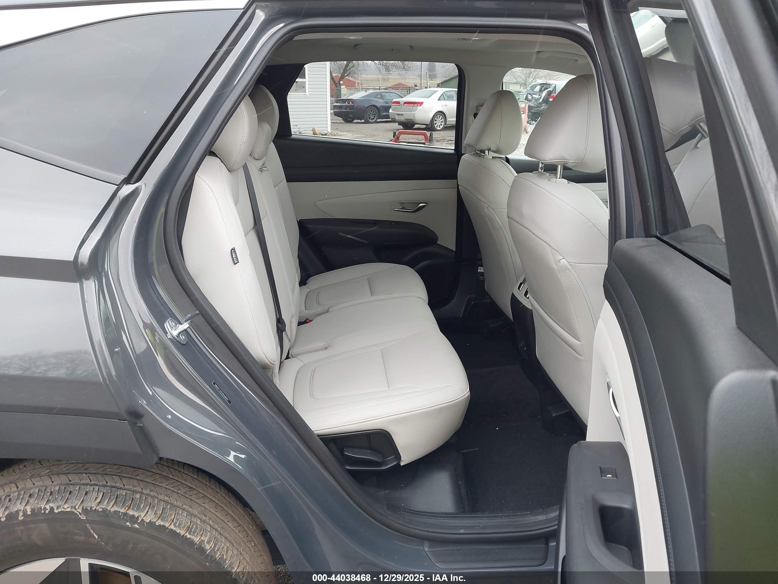 HYUNDAI TUCSON image 8