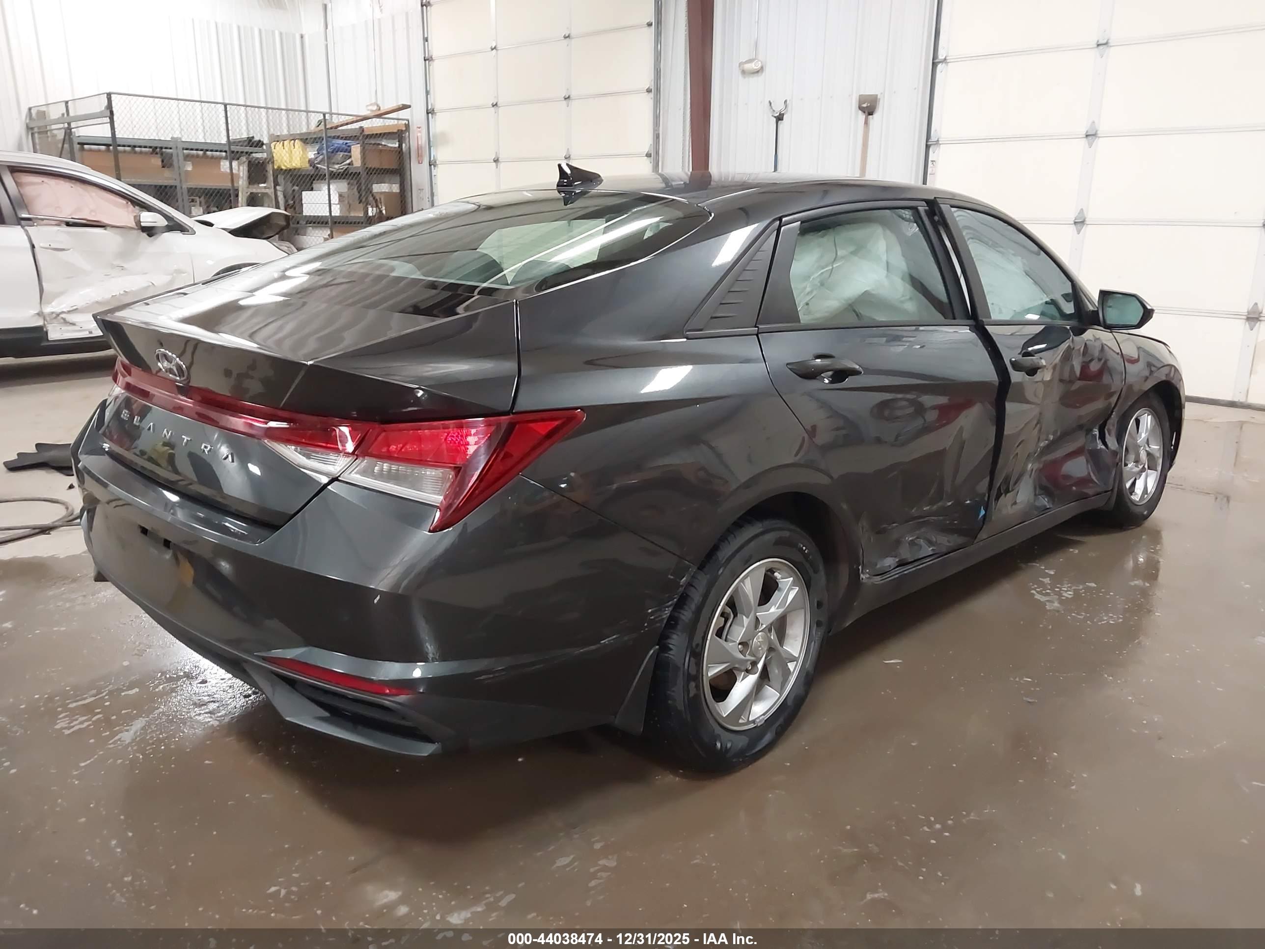 HYUNDAI ELANTRA image 4