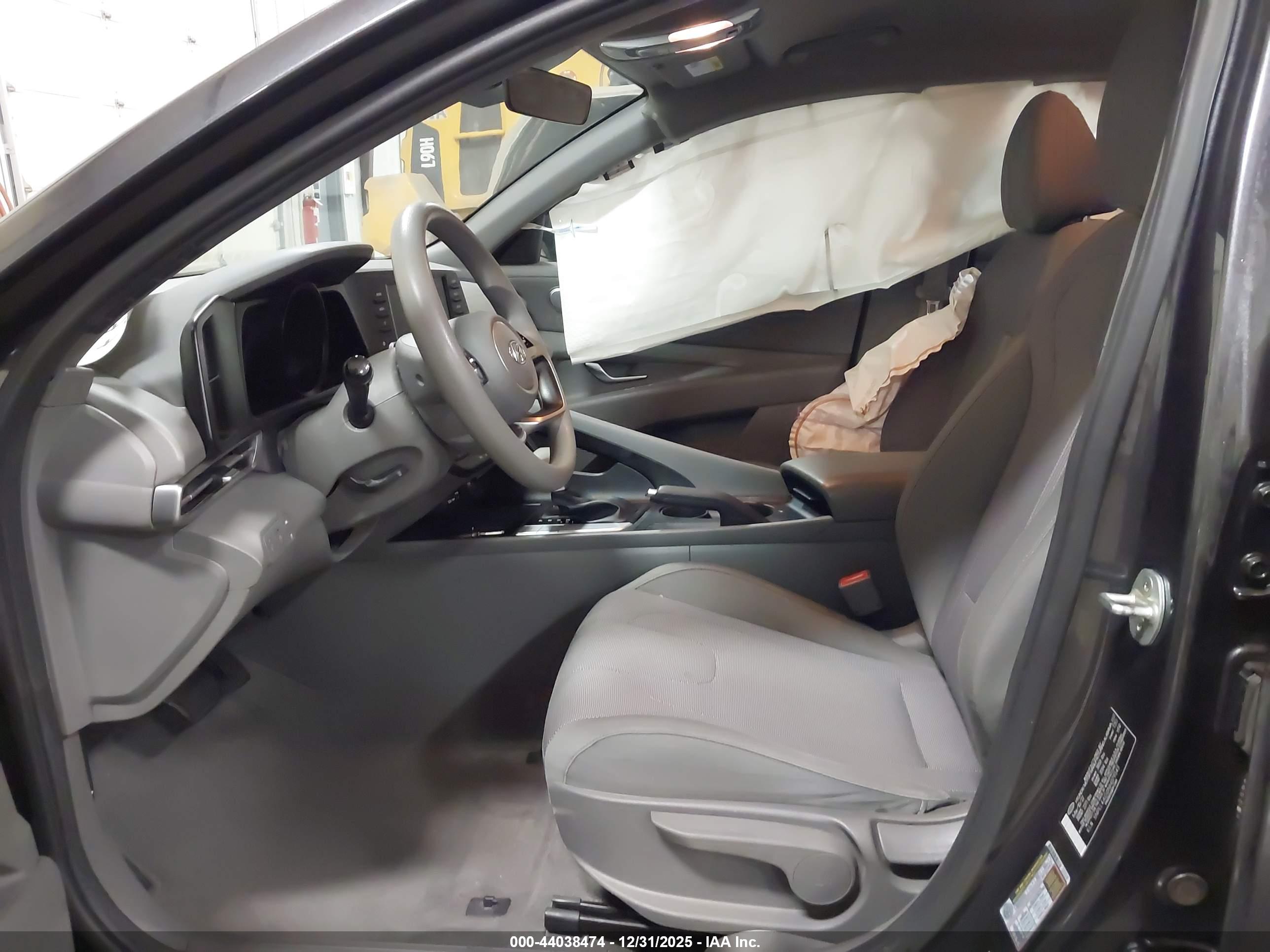 HYUNDAI ELANTRA image 5