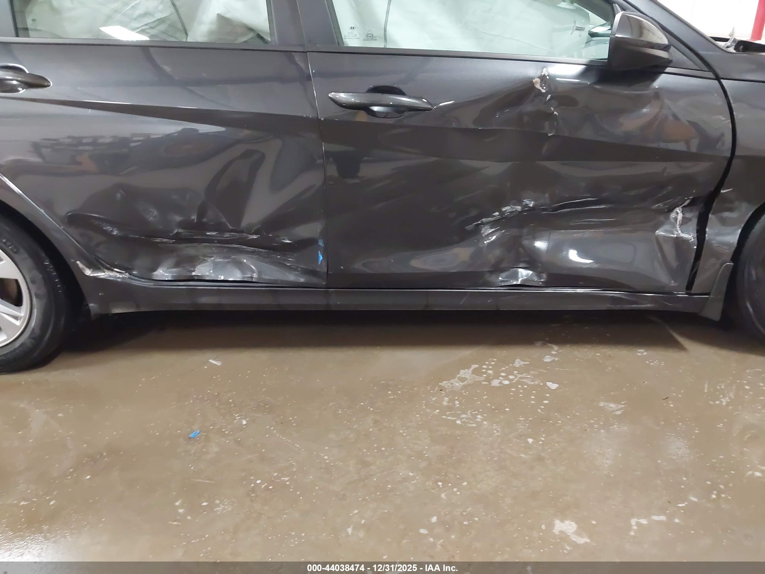 HYUNDAI ELANTRA image 6