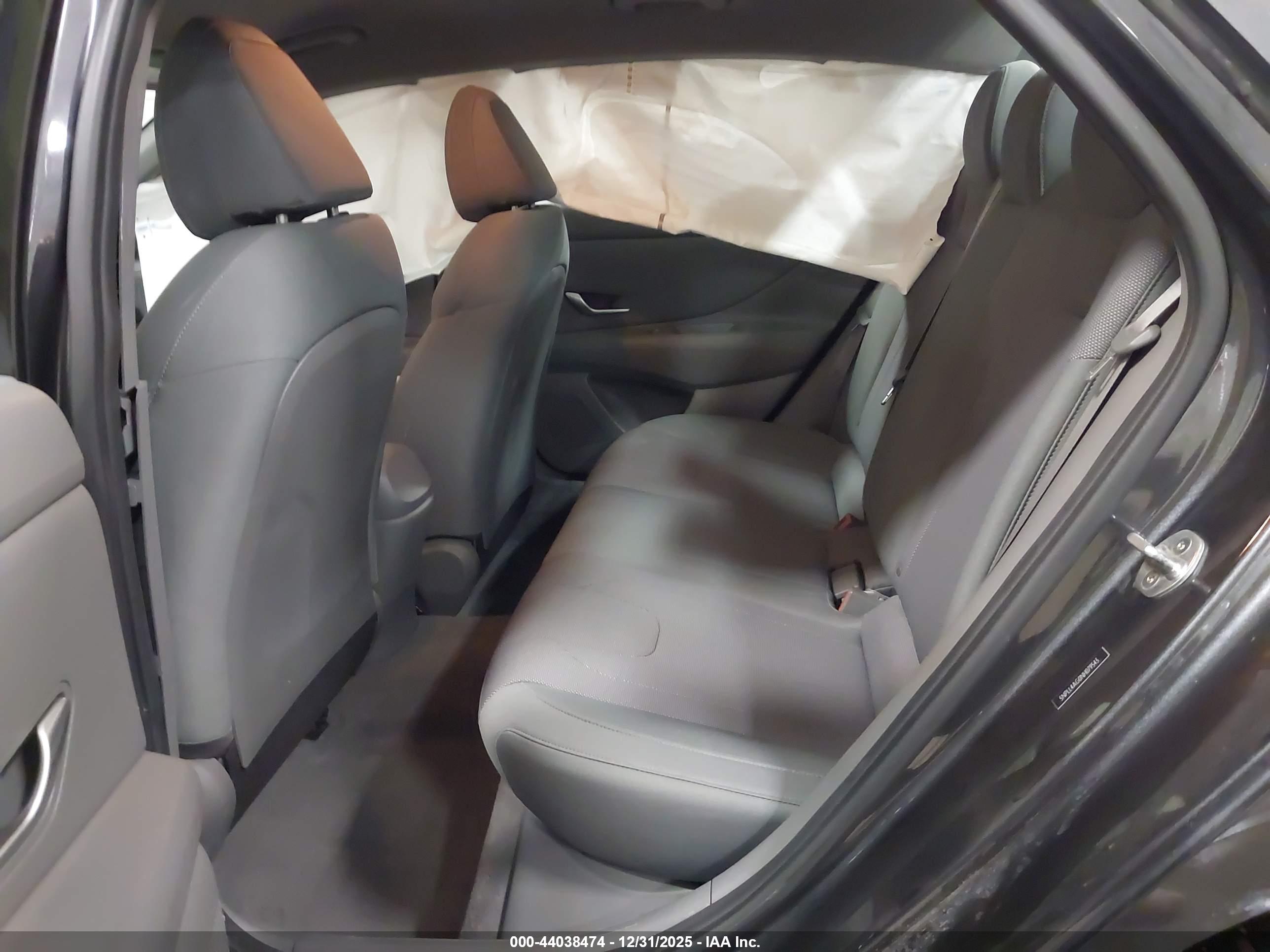HYUNDAI ELANTRA image 8