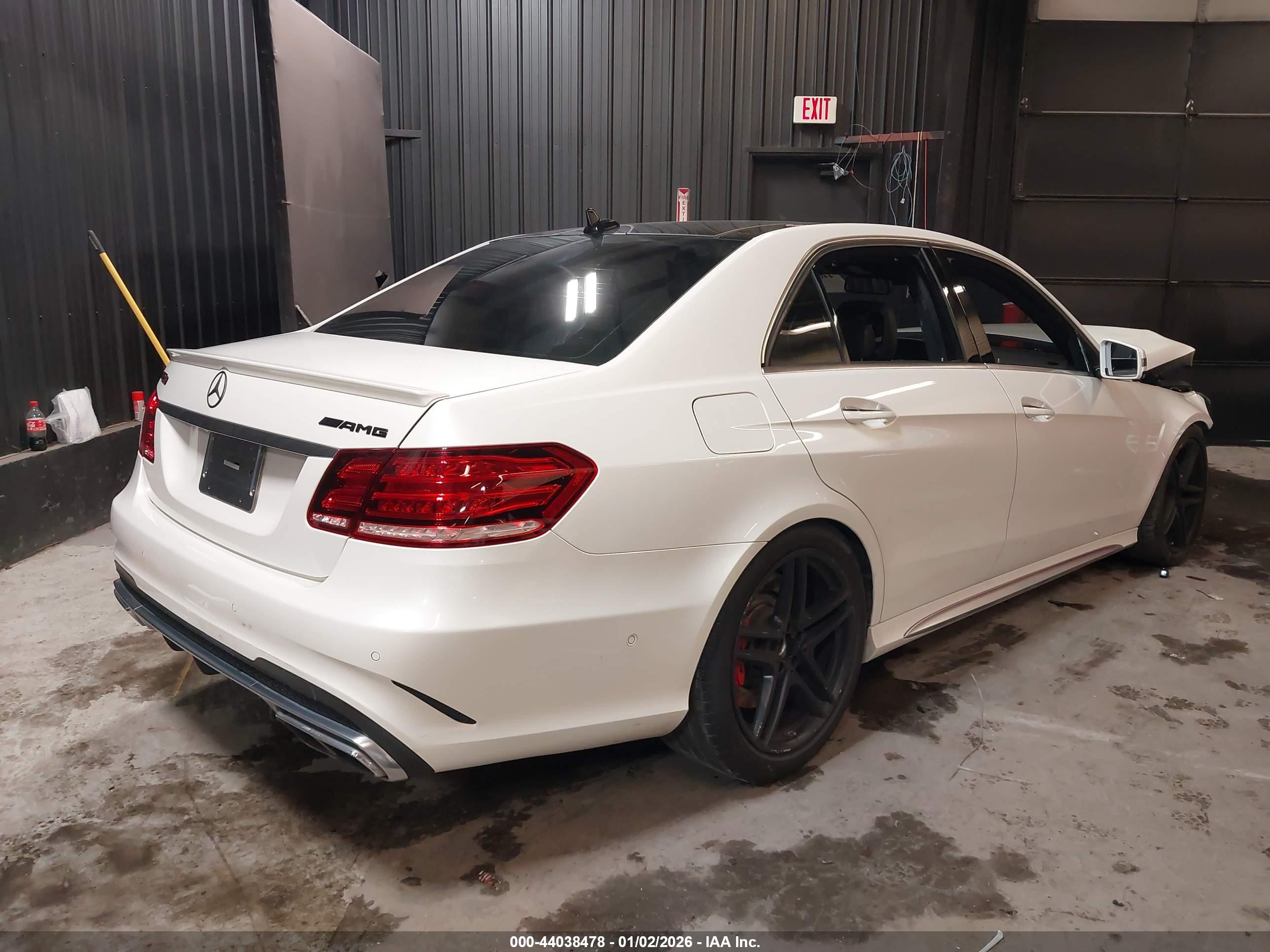 MERCEDES-BENZ E image 4