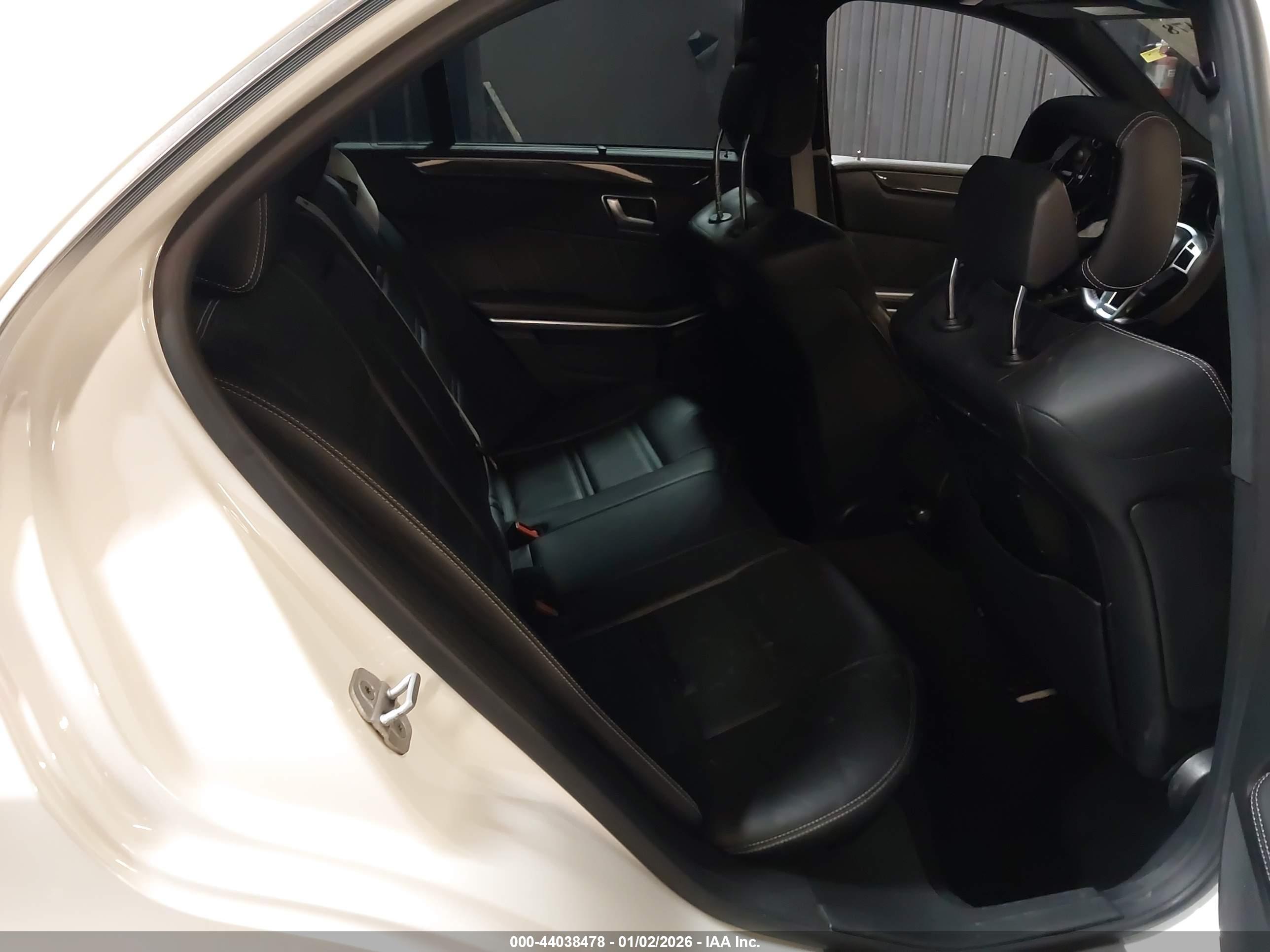 MERCEDES-BENZ E image 8