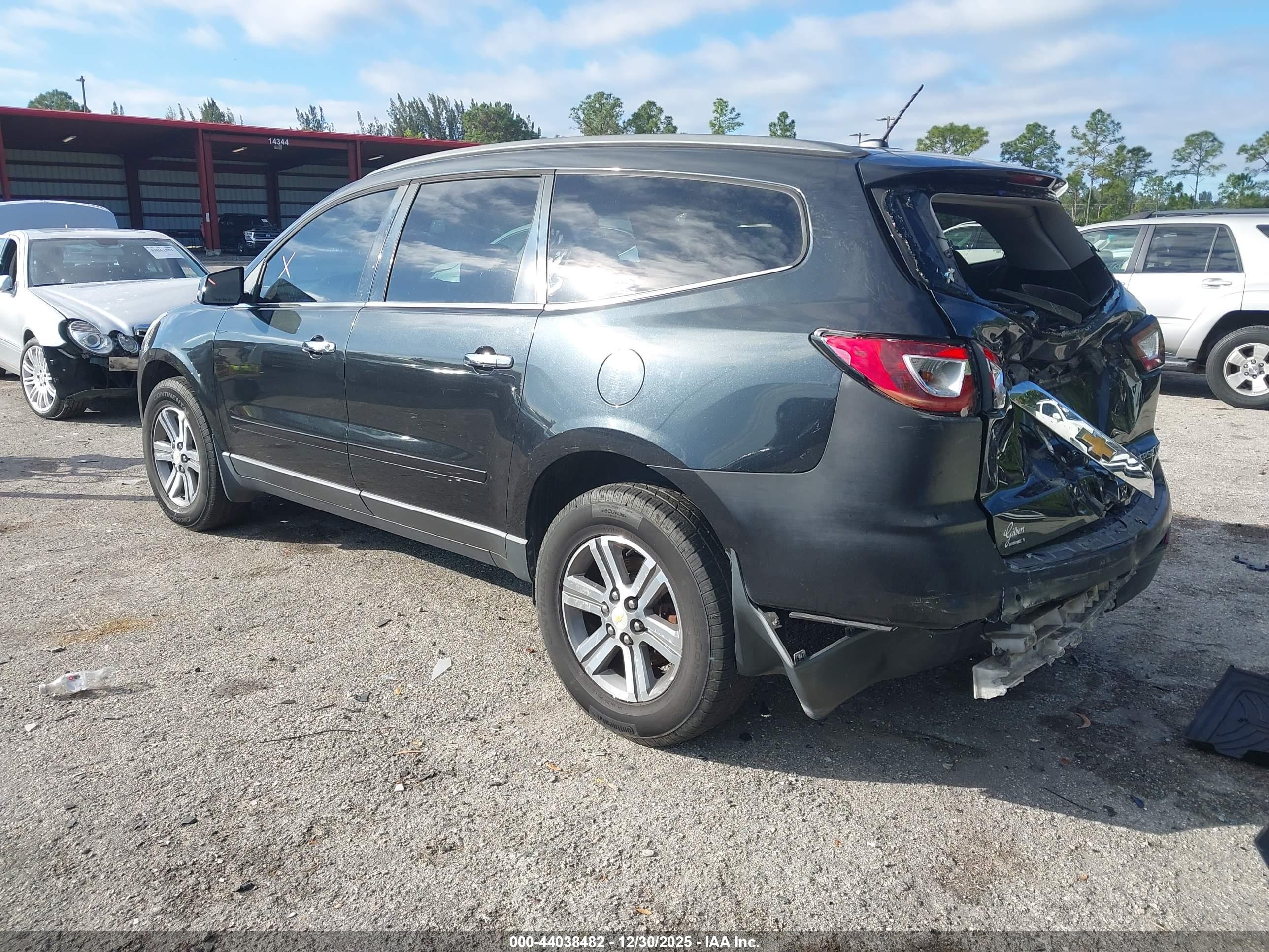 CHEVROLET TRAVERSE image 3