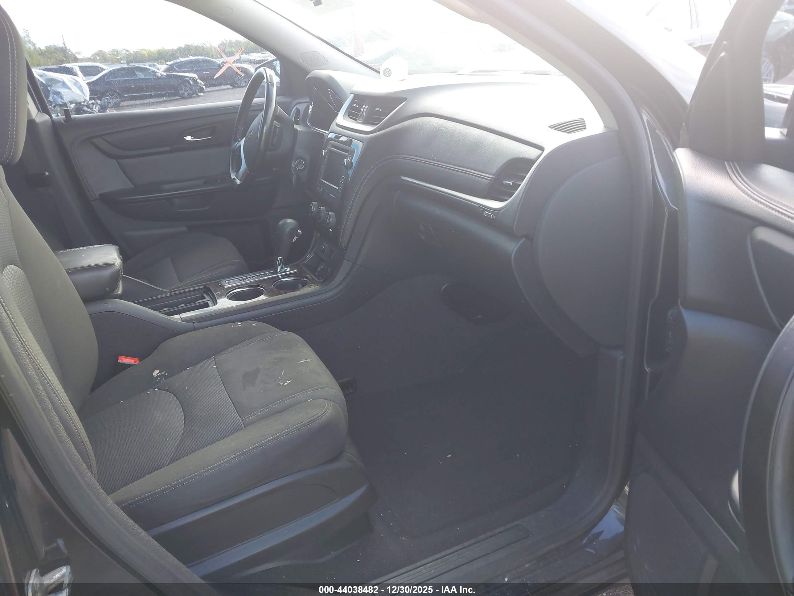 CHEVROLET TRAVERSE image 5