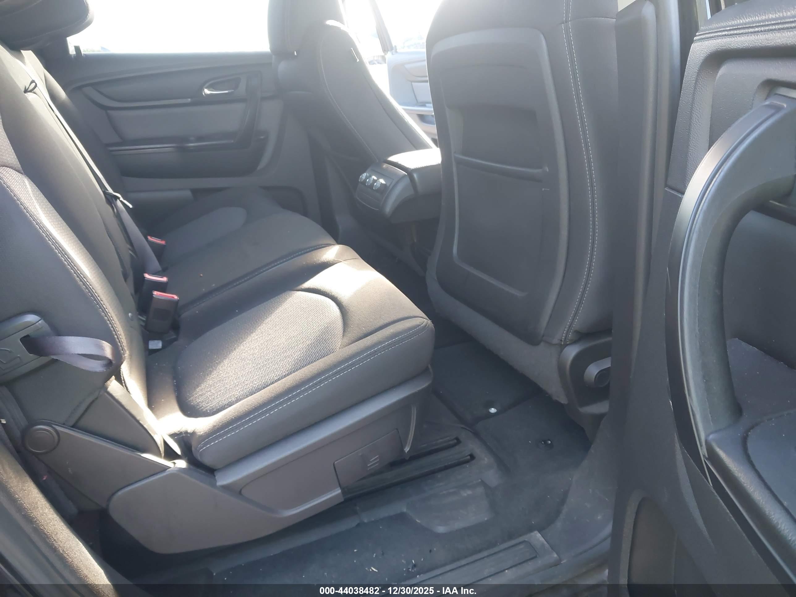 CHEVROLET TRAVERSE image 8