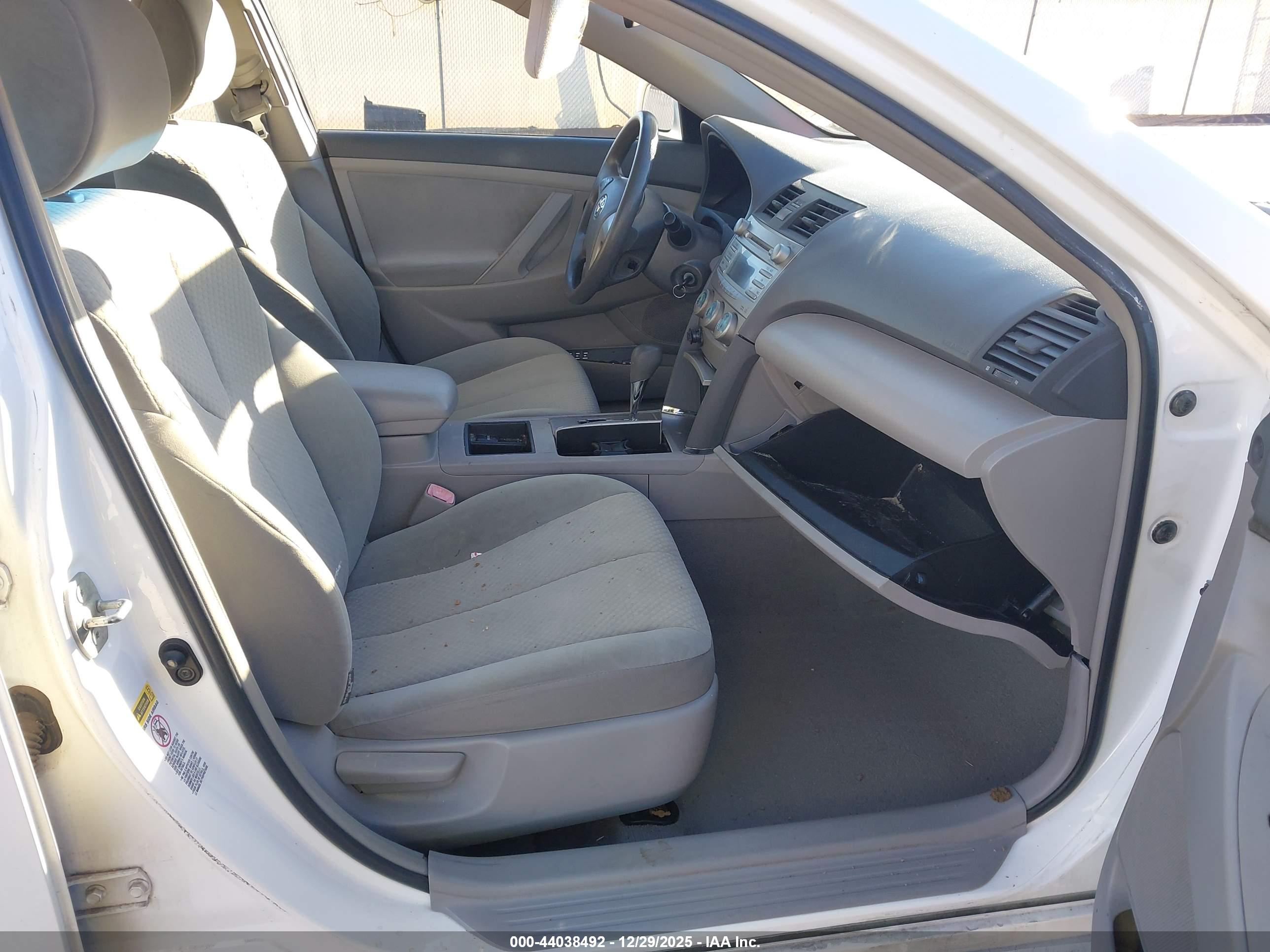 TOYOTA CAMRY image 5