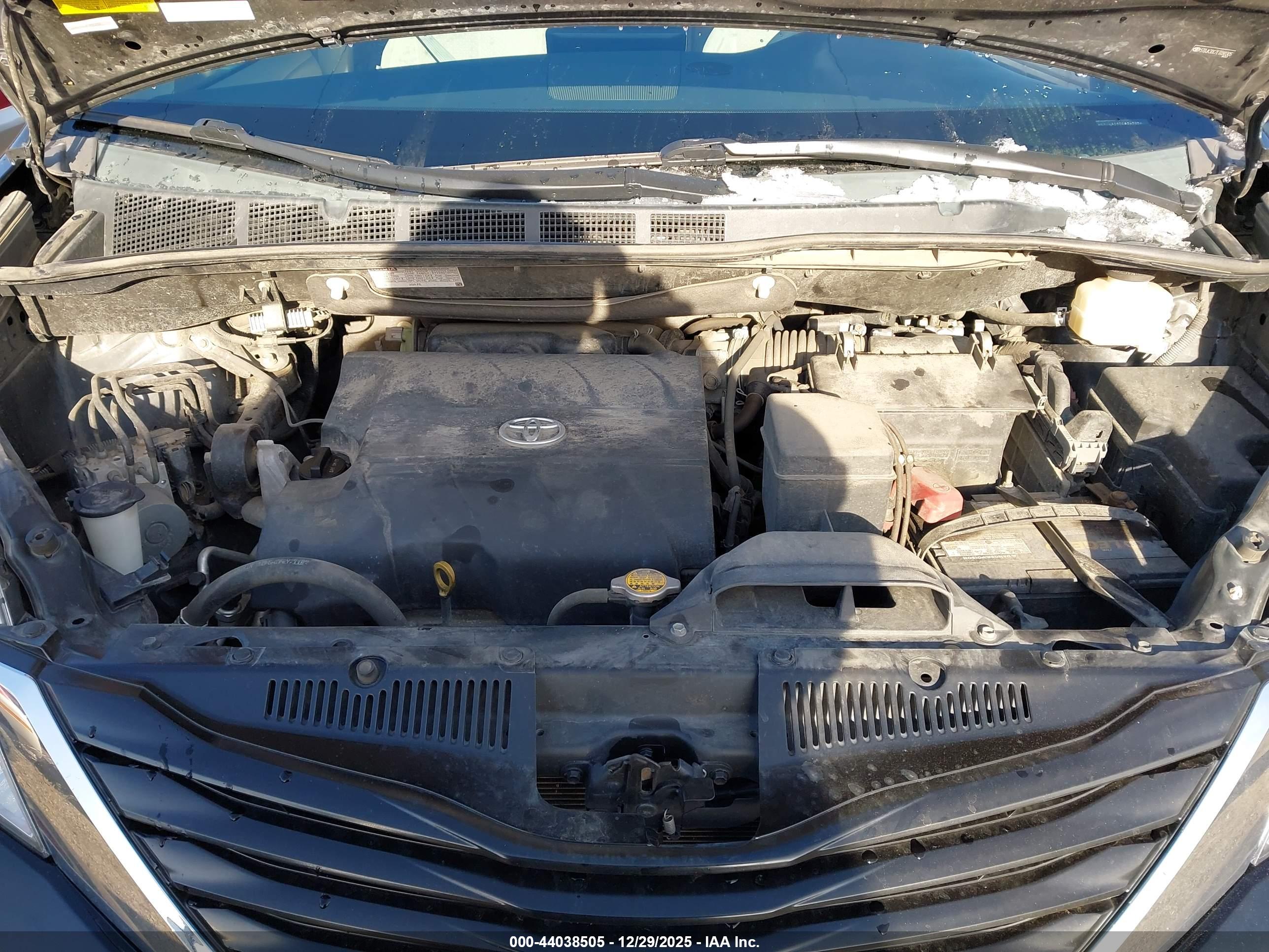 TOYOTA SIENNA image 10