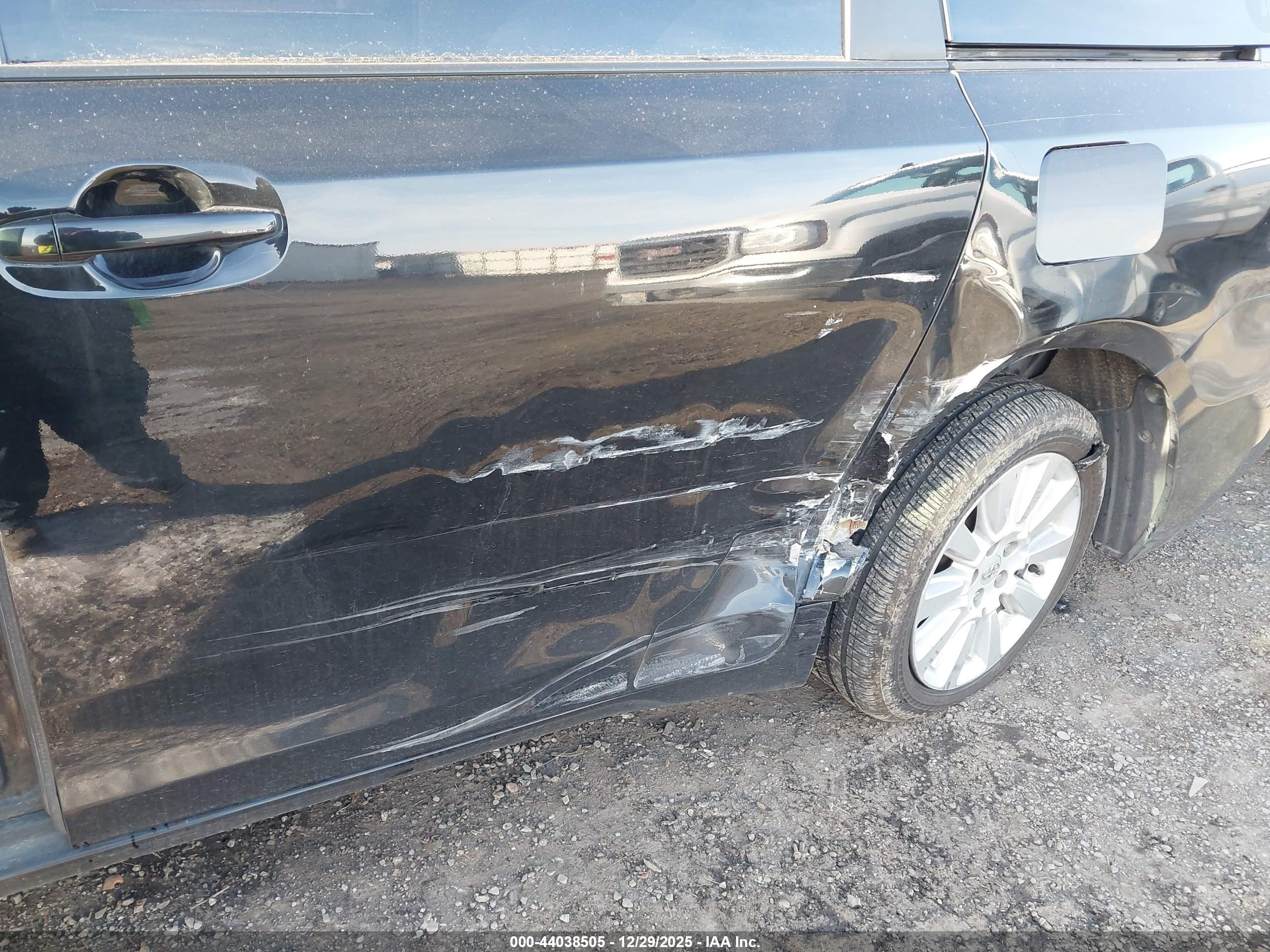 TOYOTA SIENNA image 6