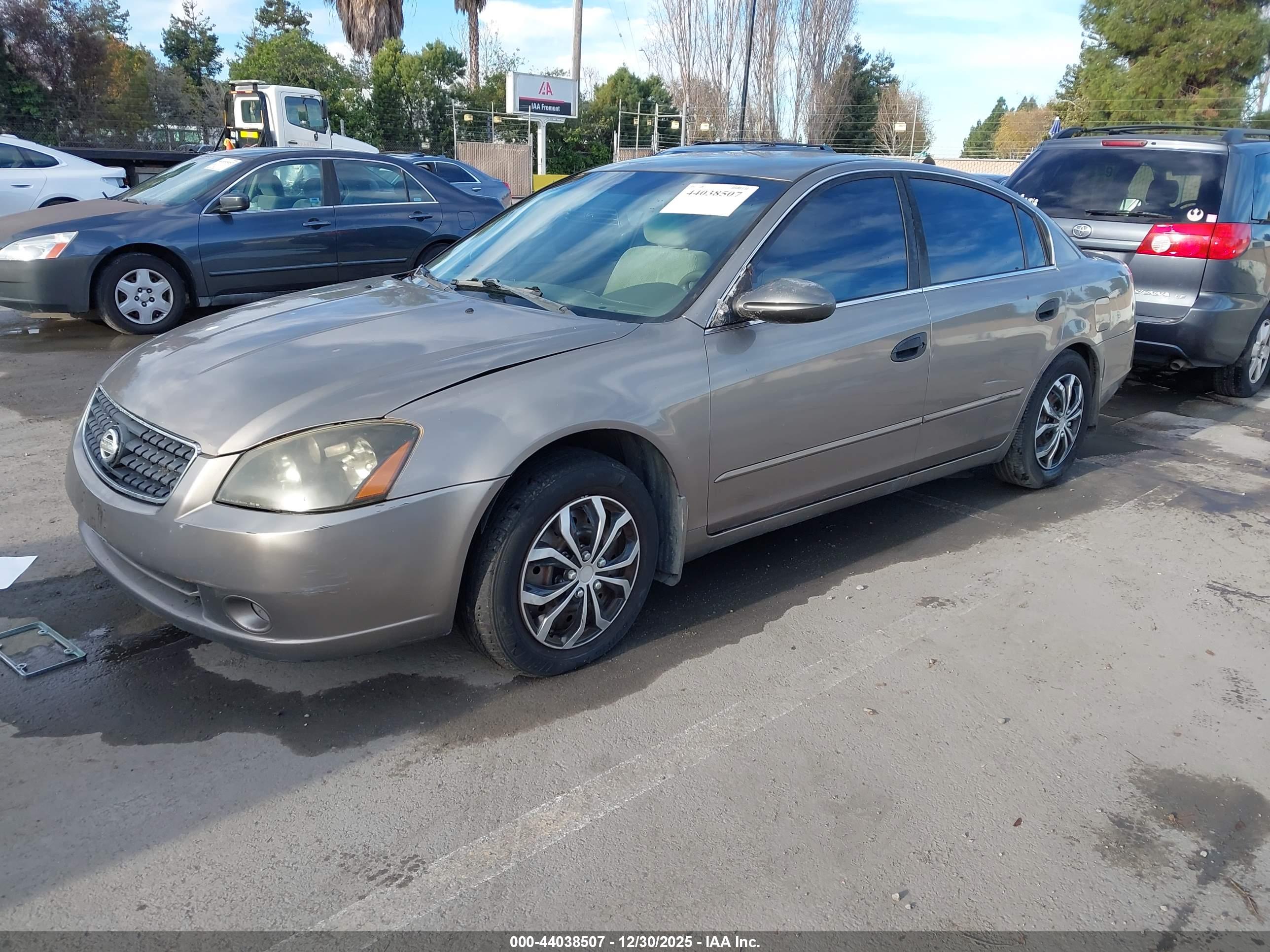 NISSAN ALTIMA image 2