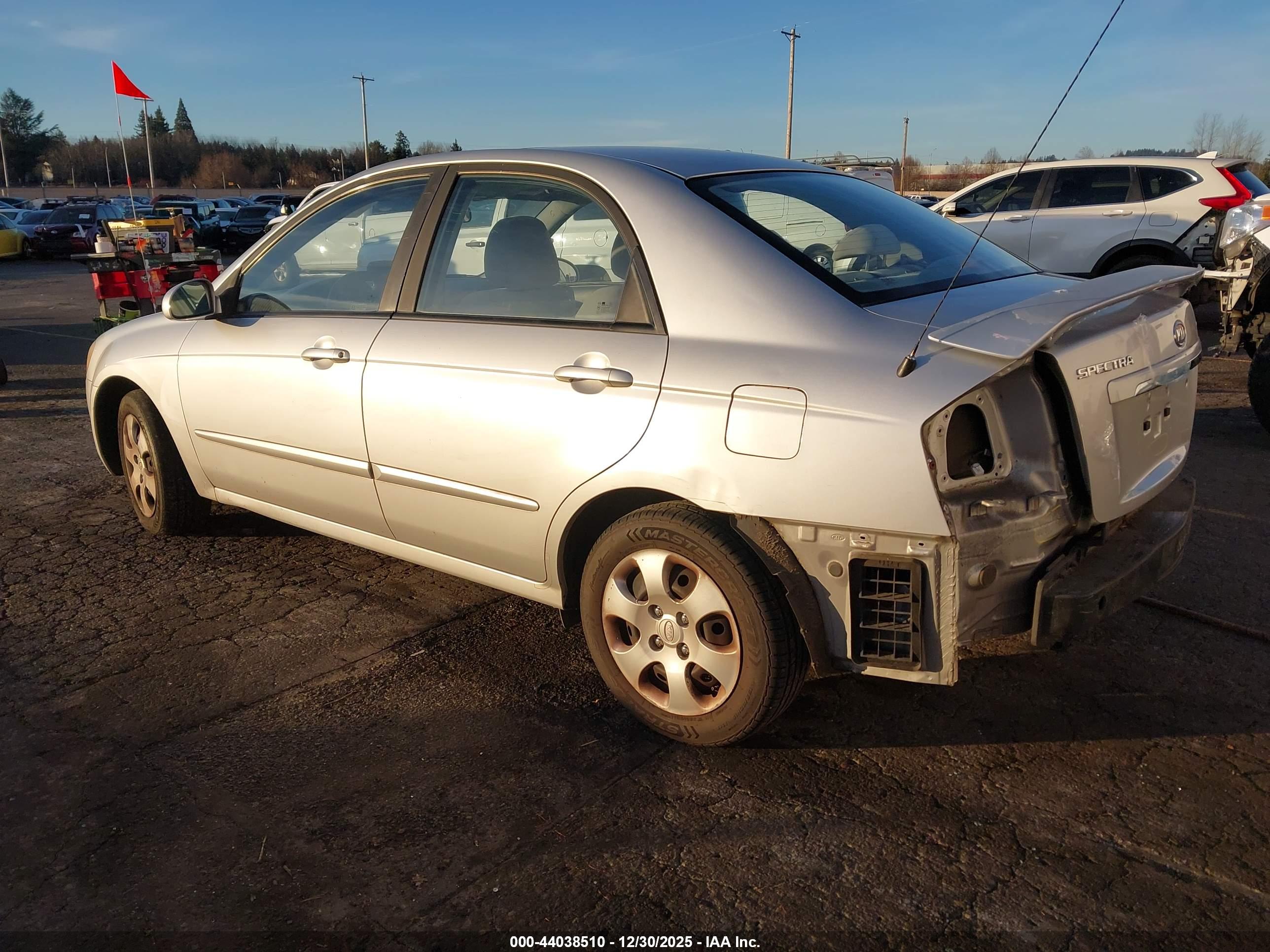 KIA SPECTRA image 3