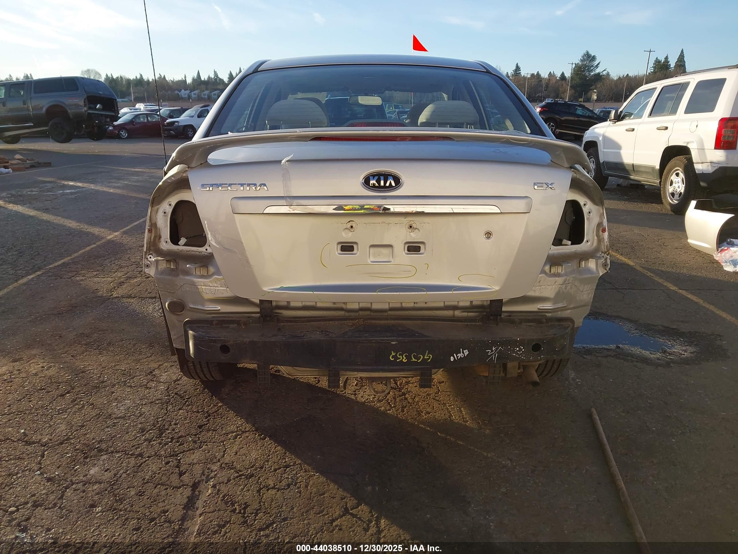KIA SPECTRA image 6
