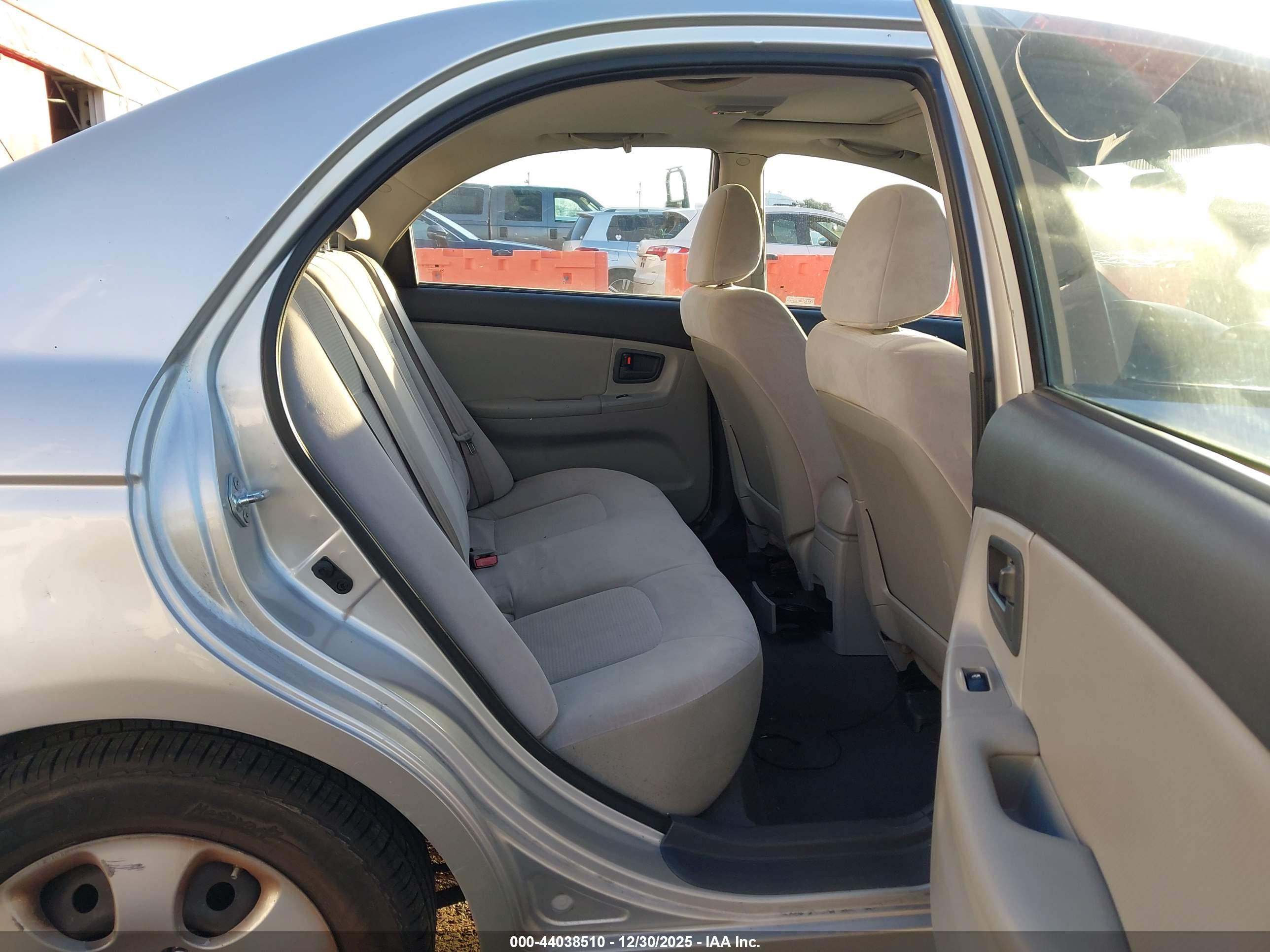 KIA SPECTRA image 8