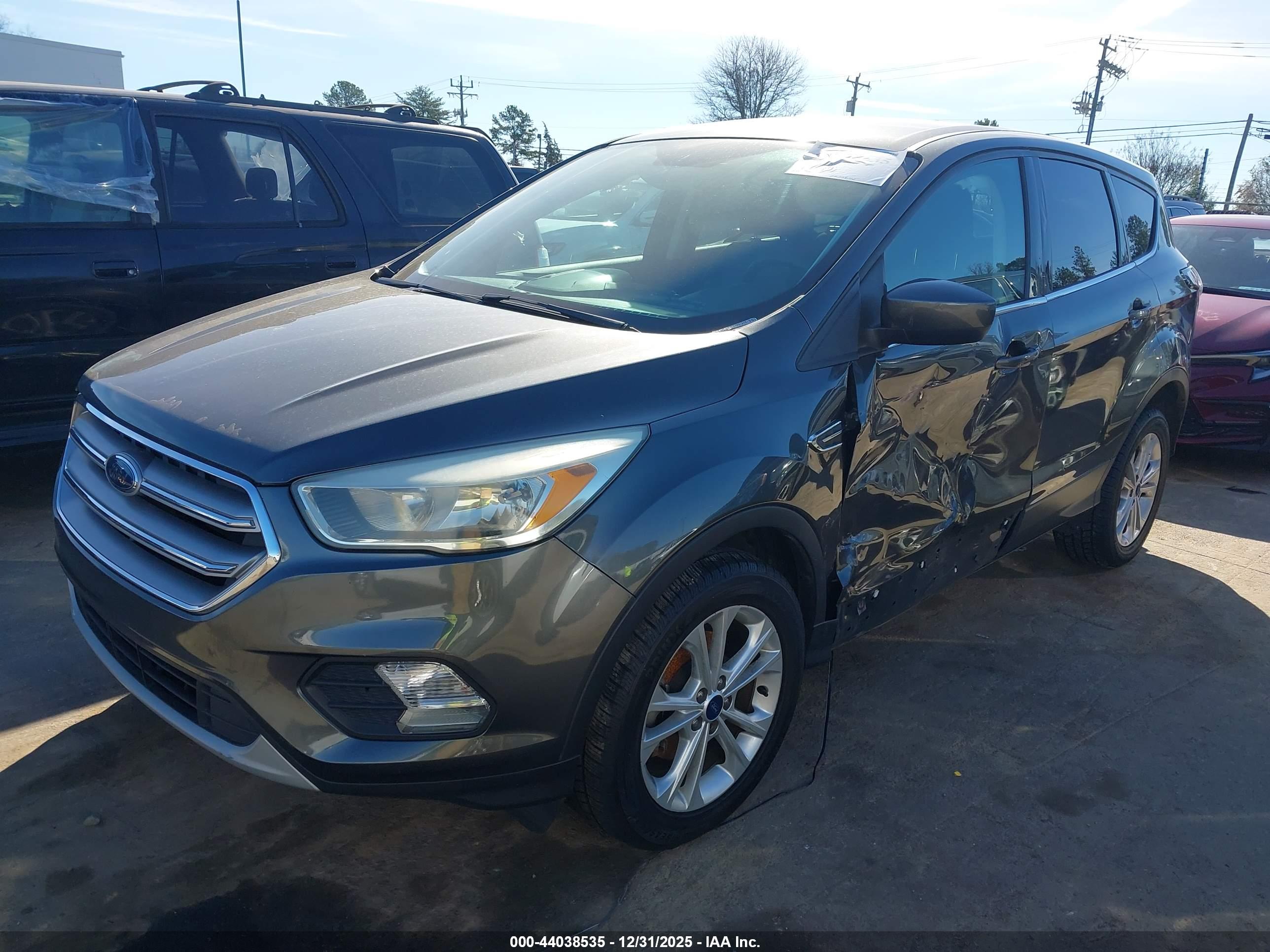 FORD ESCAPE image 2