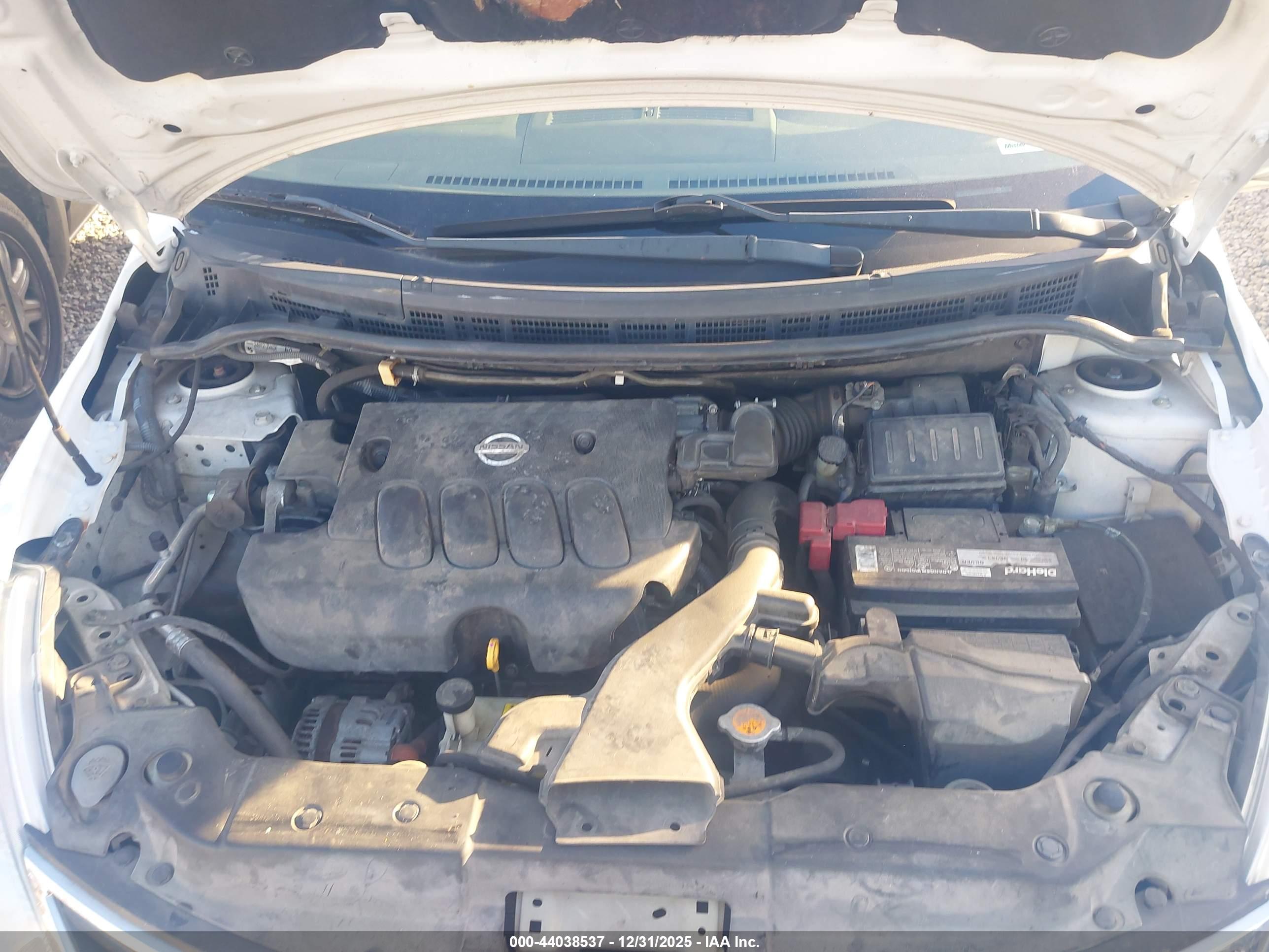 NISSAN VERSA image 10