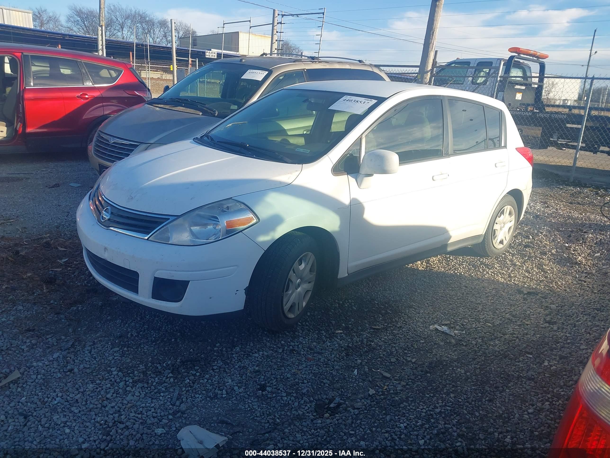 NISSAN VERSA image 2