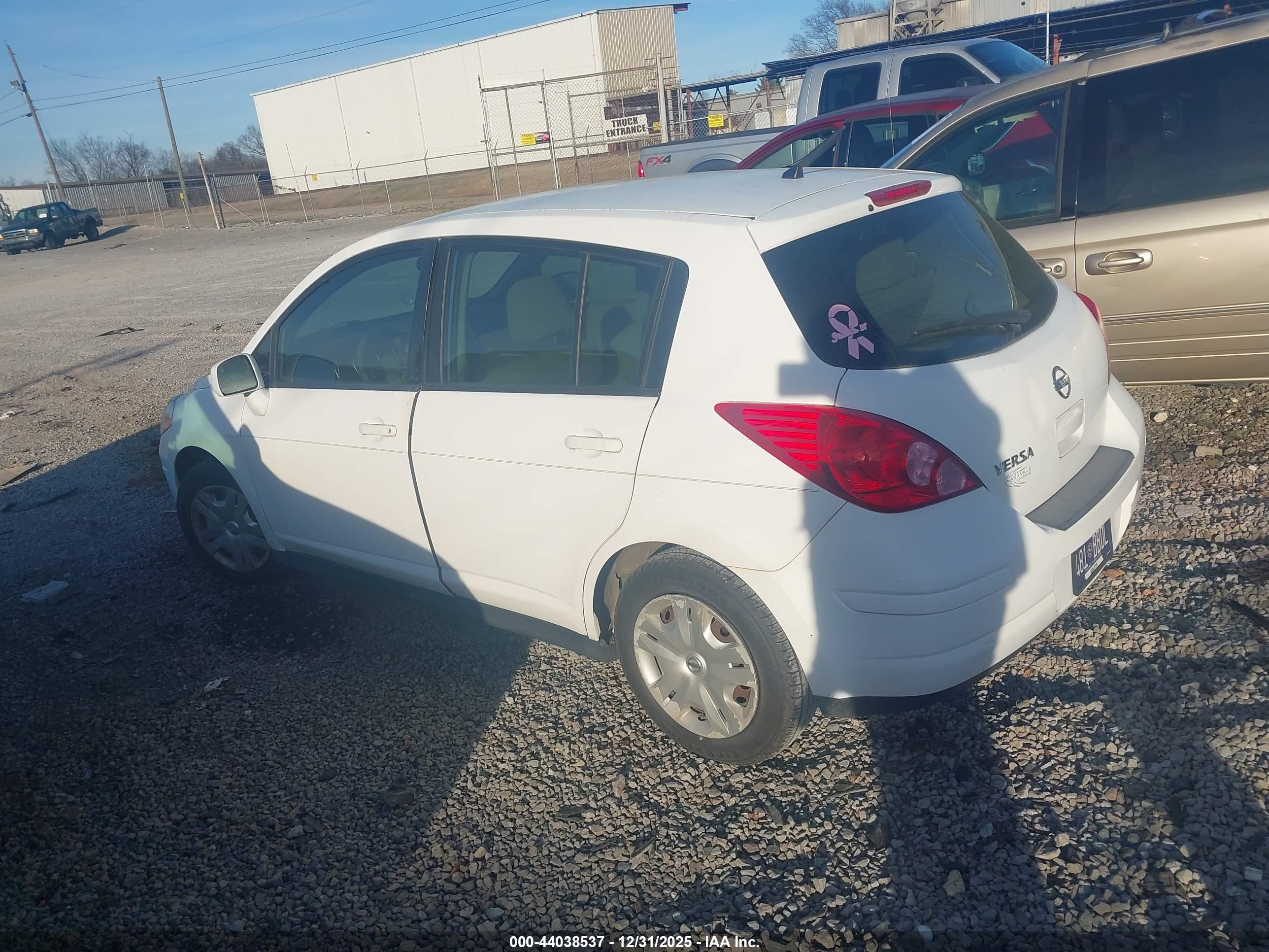 NISSAN VERSA image 3