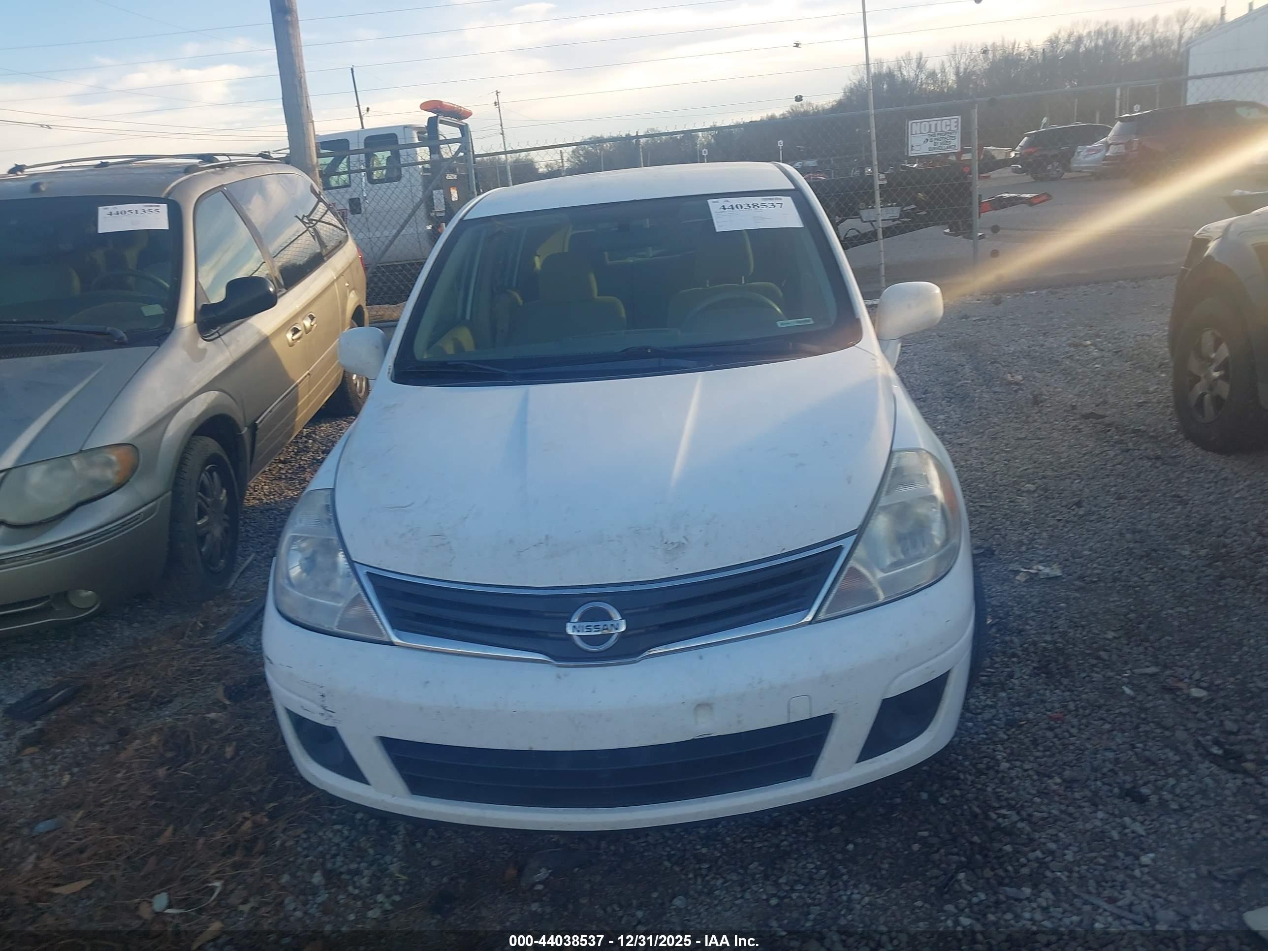 NISSAN VERSA image 6