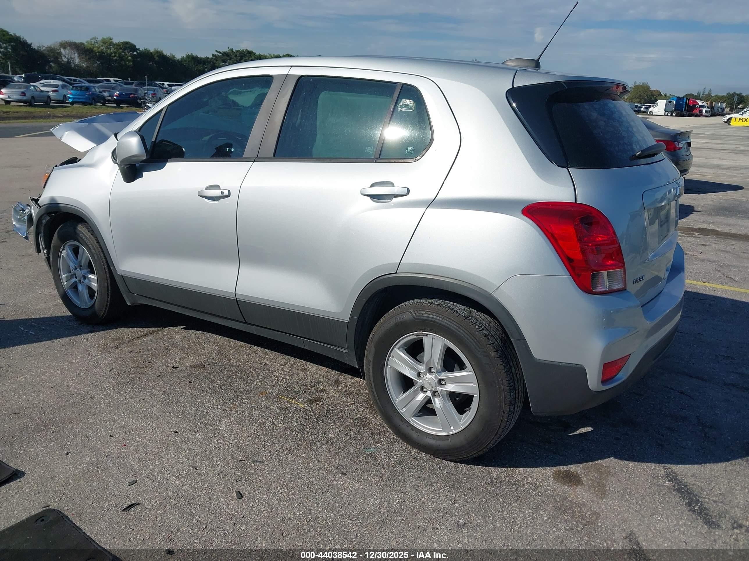 CHEVROLET TRAX image 3