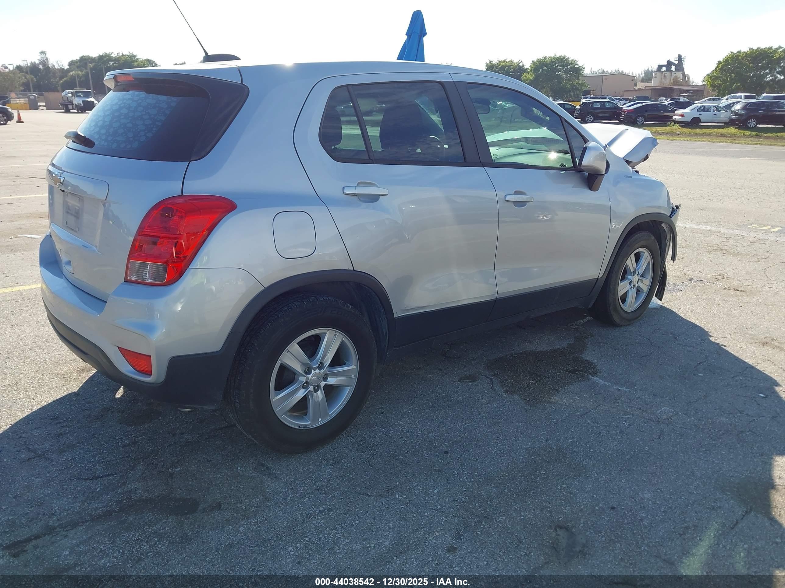 CHEVROLET TRAX image 4